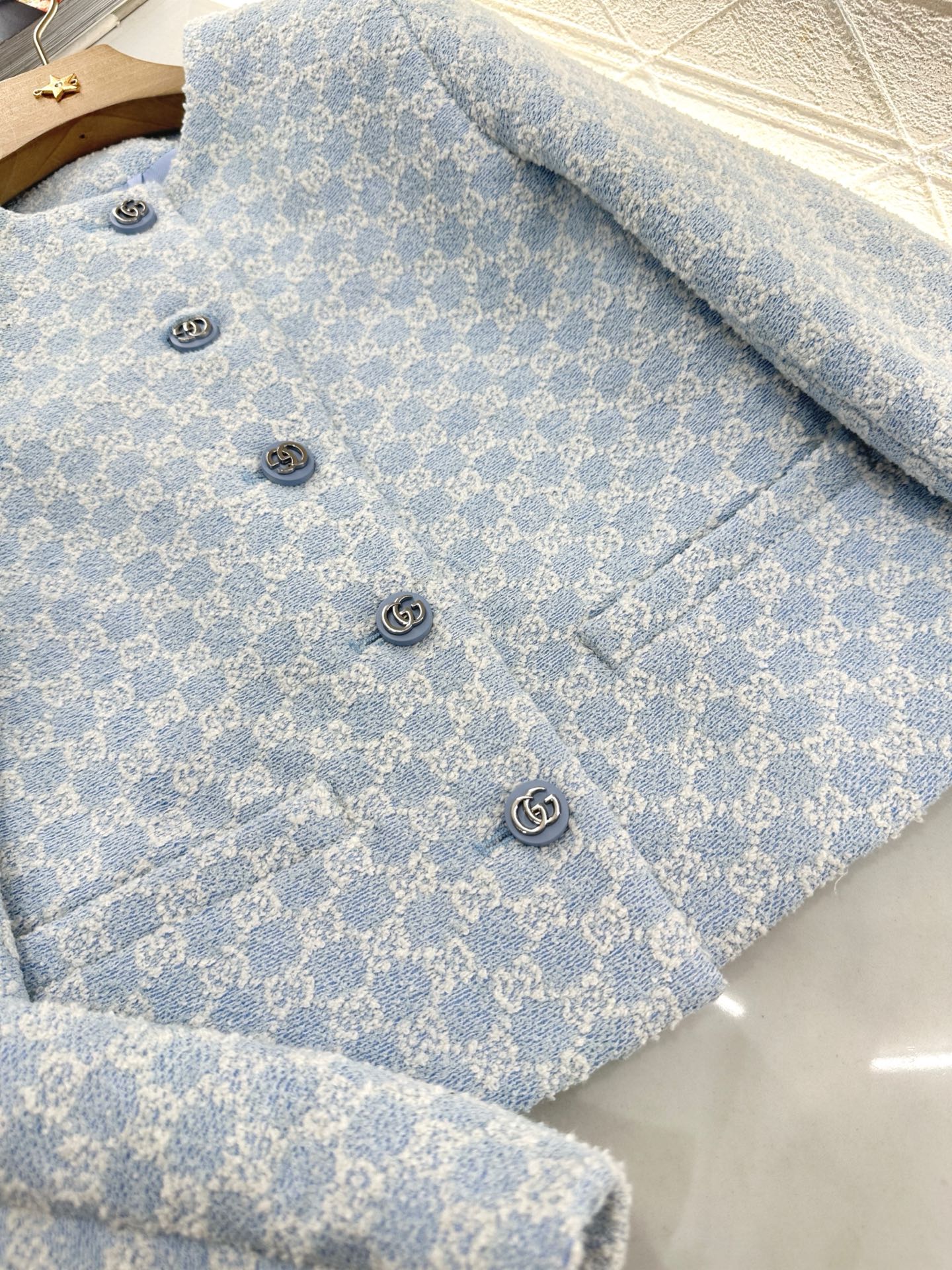 ♥Gucc*♥2025新品上架
   提花圆领洋装外套
定制YB进口棉毛提花材质 质感高级 挺括有型 正