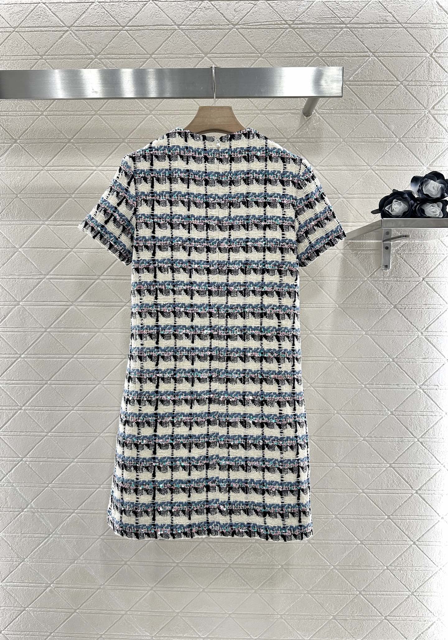 ♥Valentin*♥2025新品上架
   粗花呢亮片洋装短袖连衣裙
定制YB进口粗纺毛呢材质 肌理明