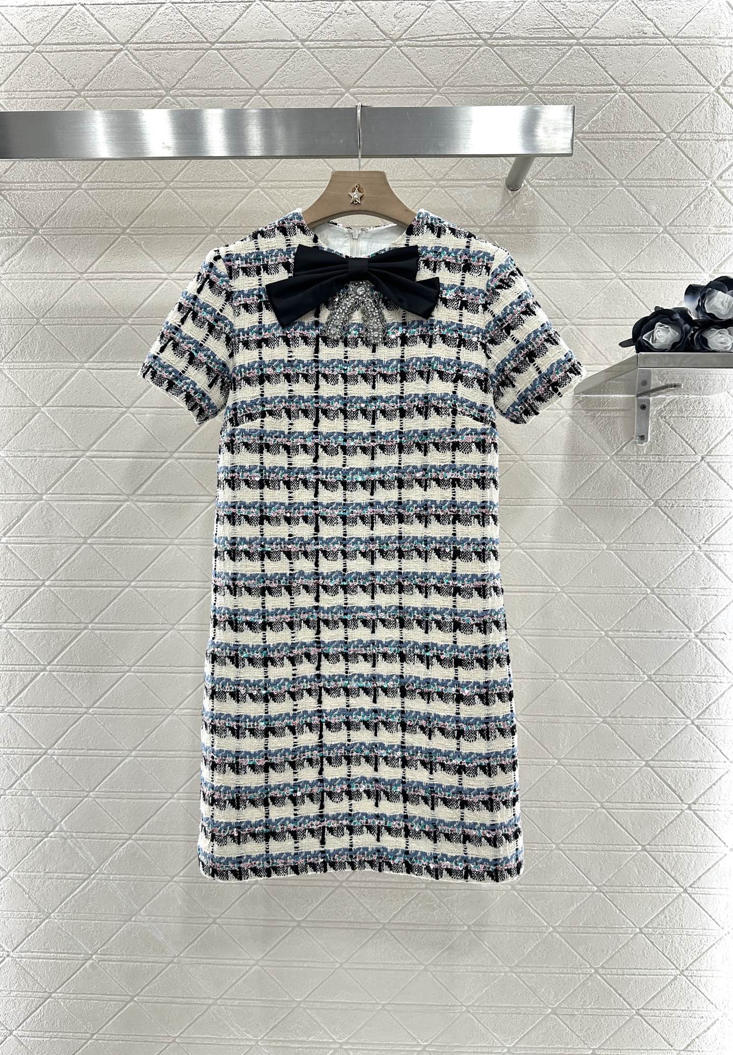 ♥Valentin*♥2025新品上架
   粗花呢亮片洋装短袖连衣裙
定制YB进口粗纺毛呢材质 肌理明