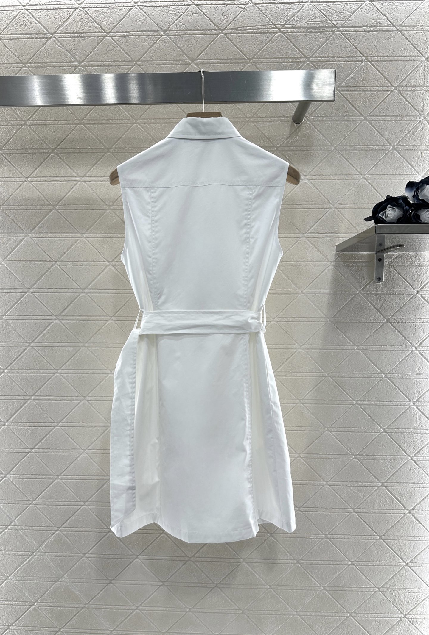 ♥Louis Vuitto*♥2025新品上架
      翻领衬衫连衣裙
定制YB斜纹全棉材质 质感光