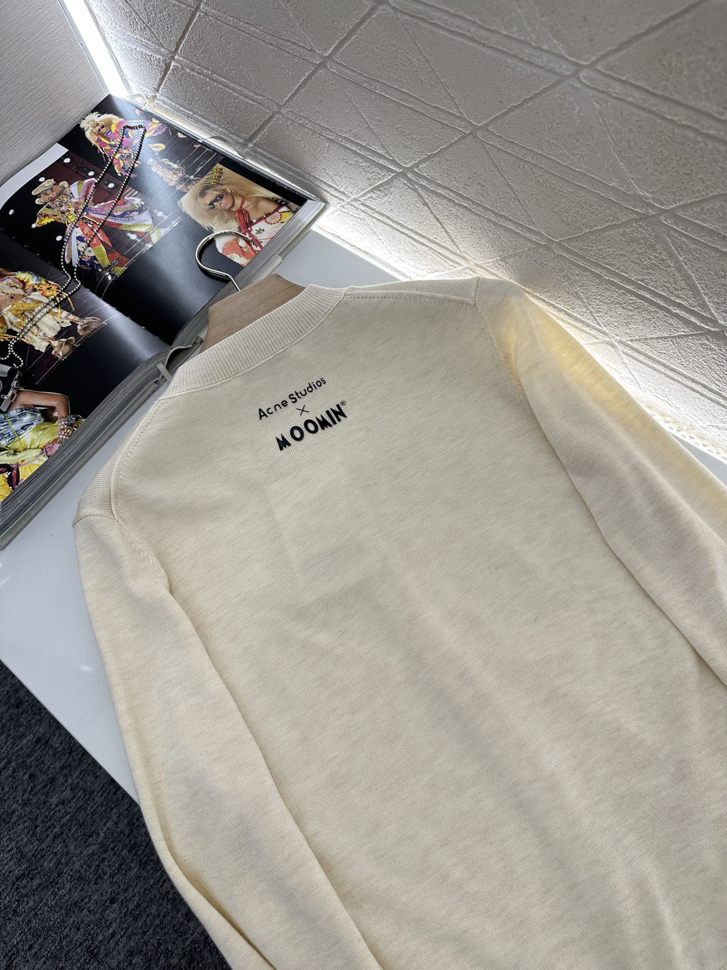 ♥Acne Studio*♥2025新品上架
      拼贴姆明章仔针织开衫
定制YB羊毛纱线织造 质