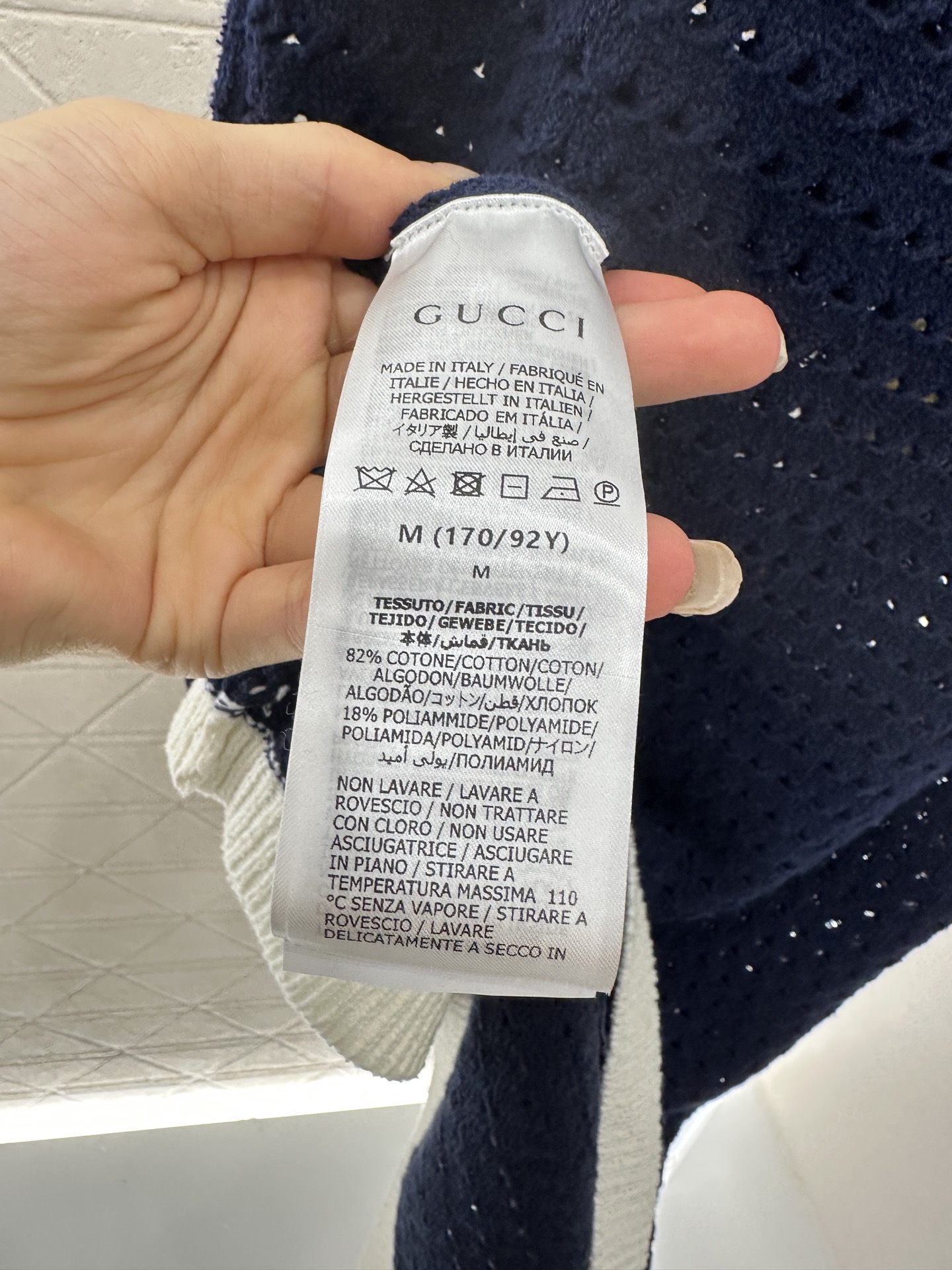 ♥Gucc*♥2025新品上架
   撞色镂空针织背心裙
定制YB全棉纱线织造 柔软亲肤 垂顺有型 宽肩