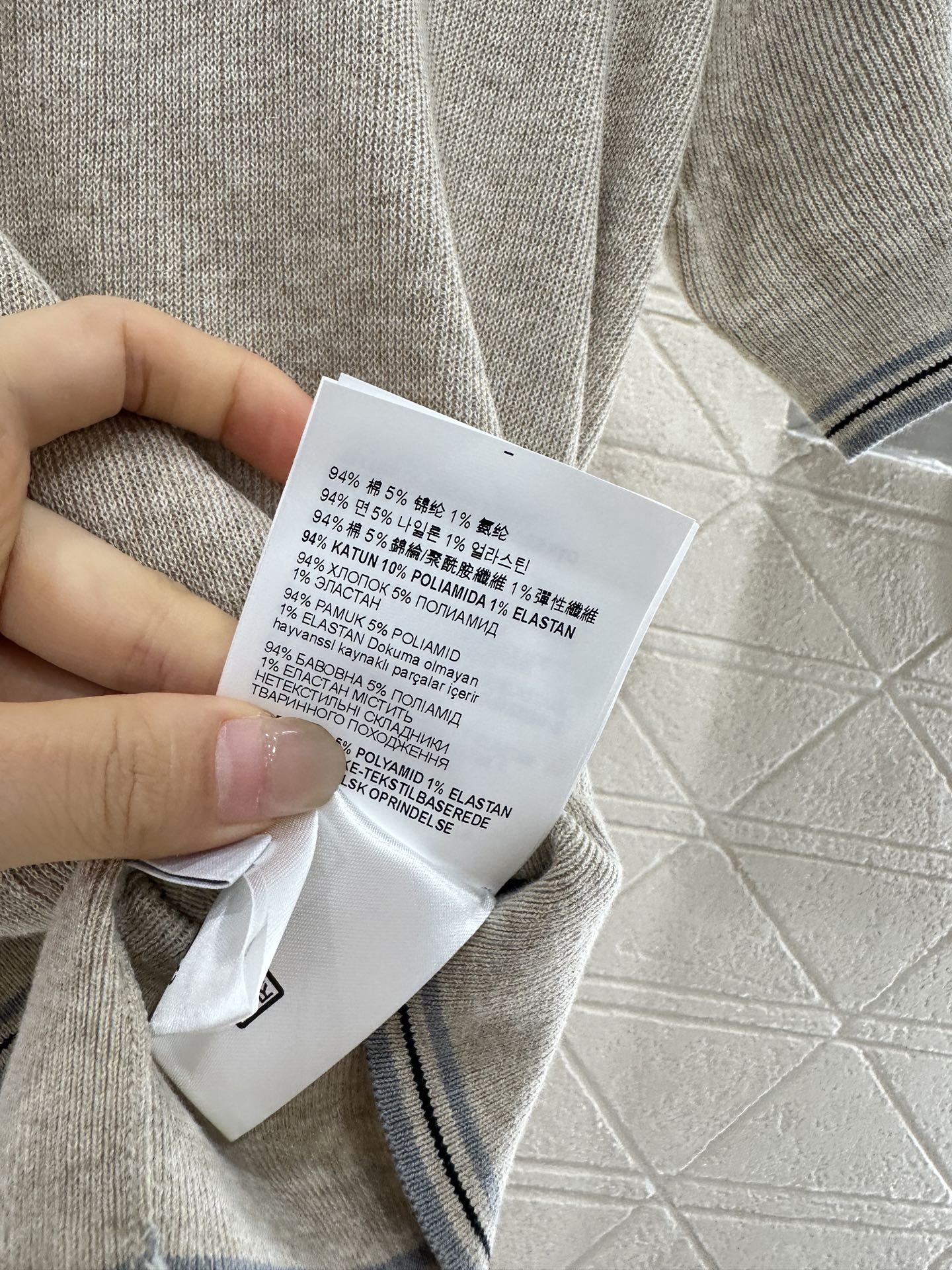 ♥Miumi*♥2025新品上架
       针织翻领短袖
定制YB全棉纱线织造 质感高级 透气舒适 