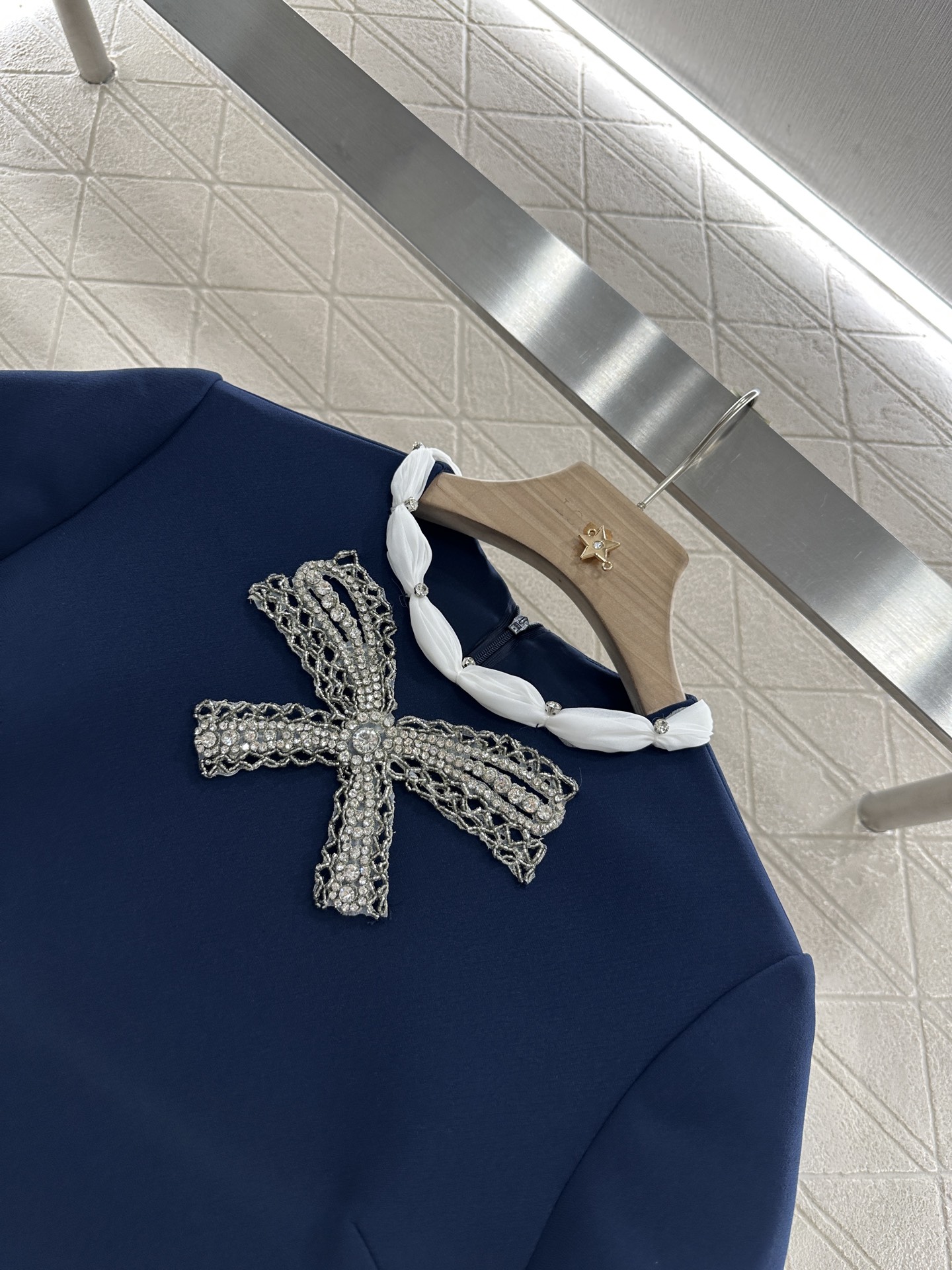 ♥Valentin*♥2025新品上架
     蝴蝶结水钻短袖连衣裙
定制YB进口醋酸材质 质感细腻 