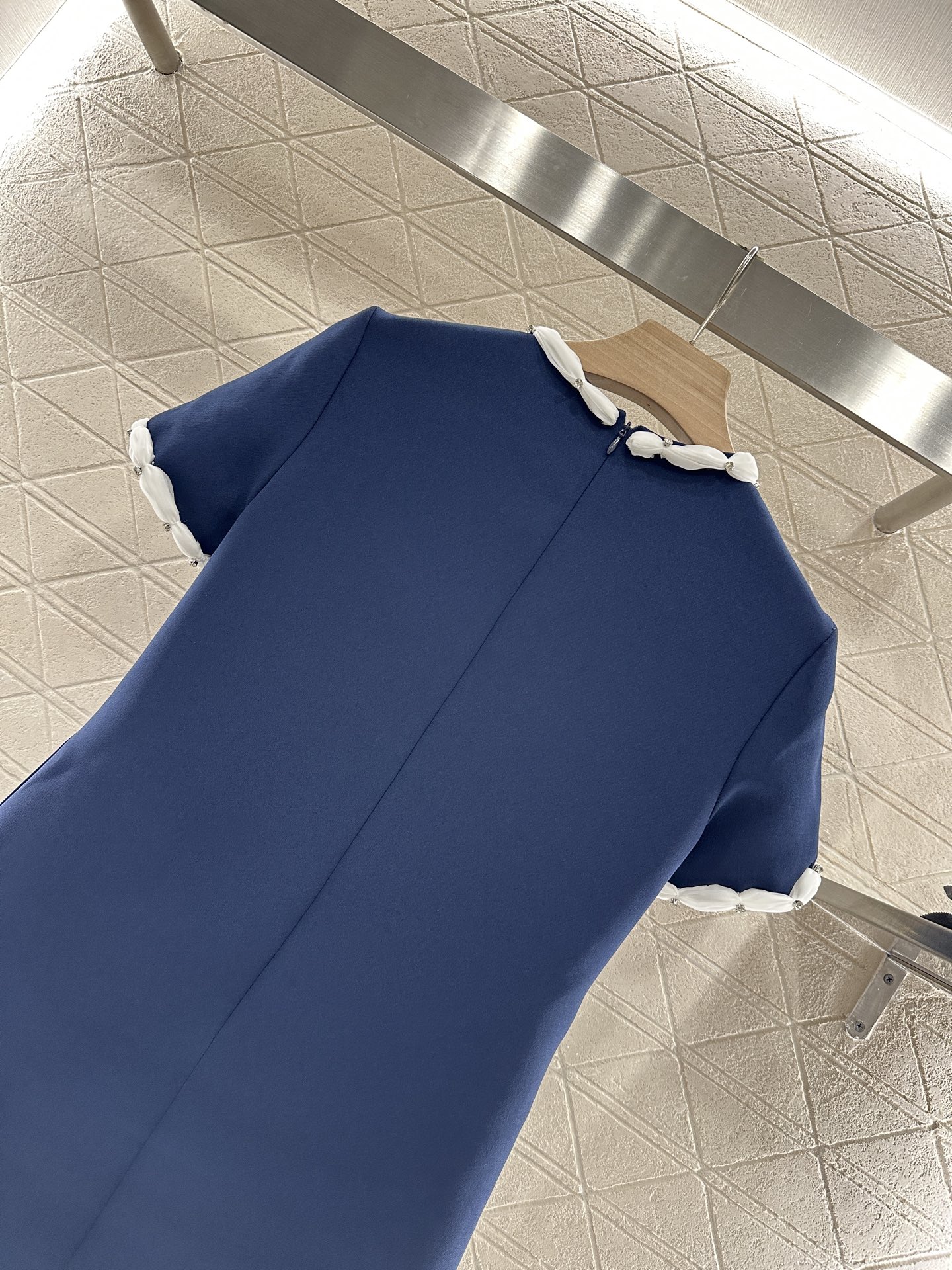 ♥Valentin*♥2025新品上架
     蝴蝶结水钻短袖连衣裙
定制YB进口醋酸材质 质感细腻 