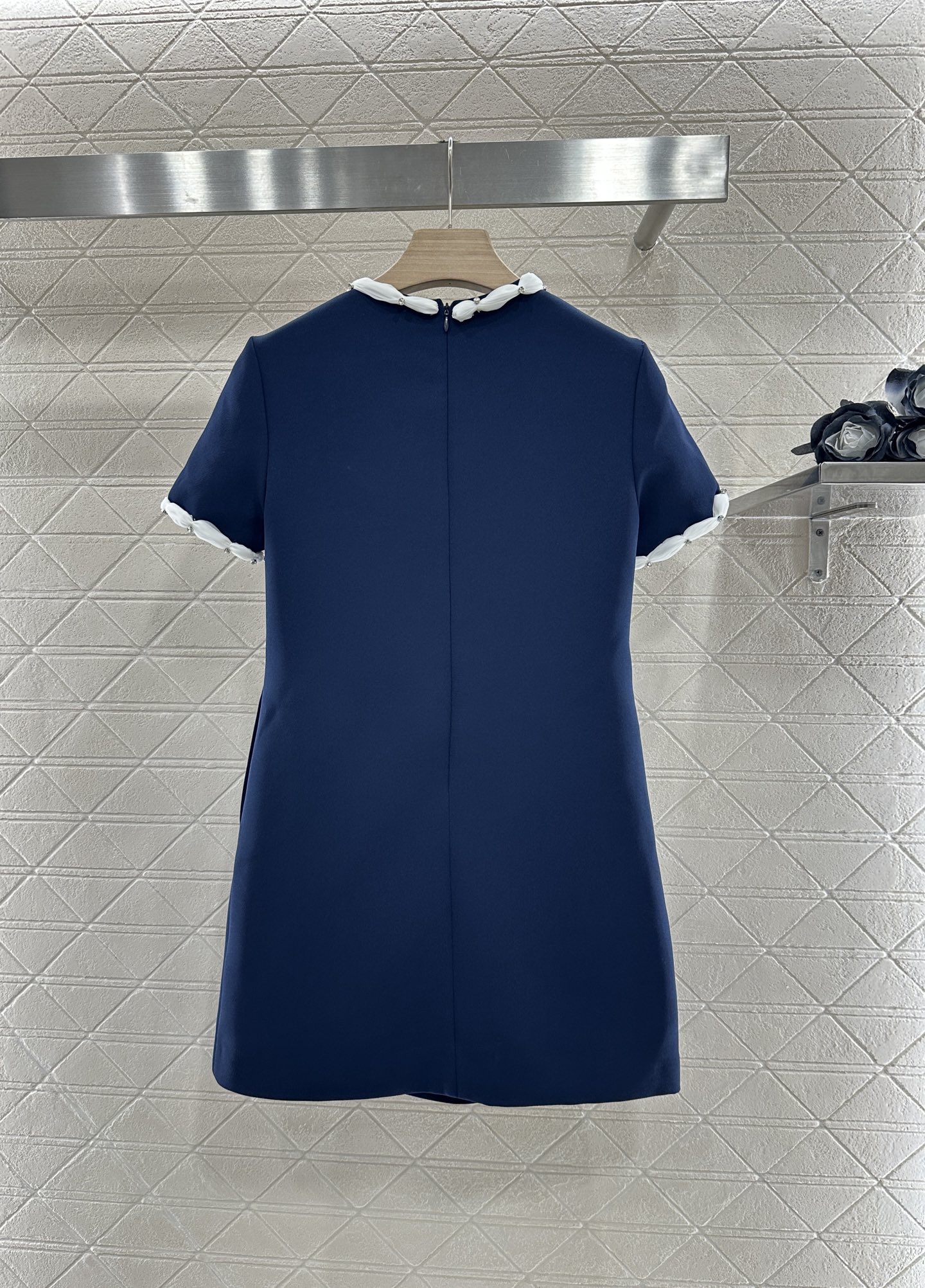 ♥Valentin*♥2025新品上架
     蝴蝶结水钻短袖连衣裙
定制YB进口醋酸材质 质感细腻 