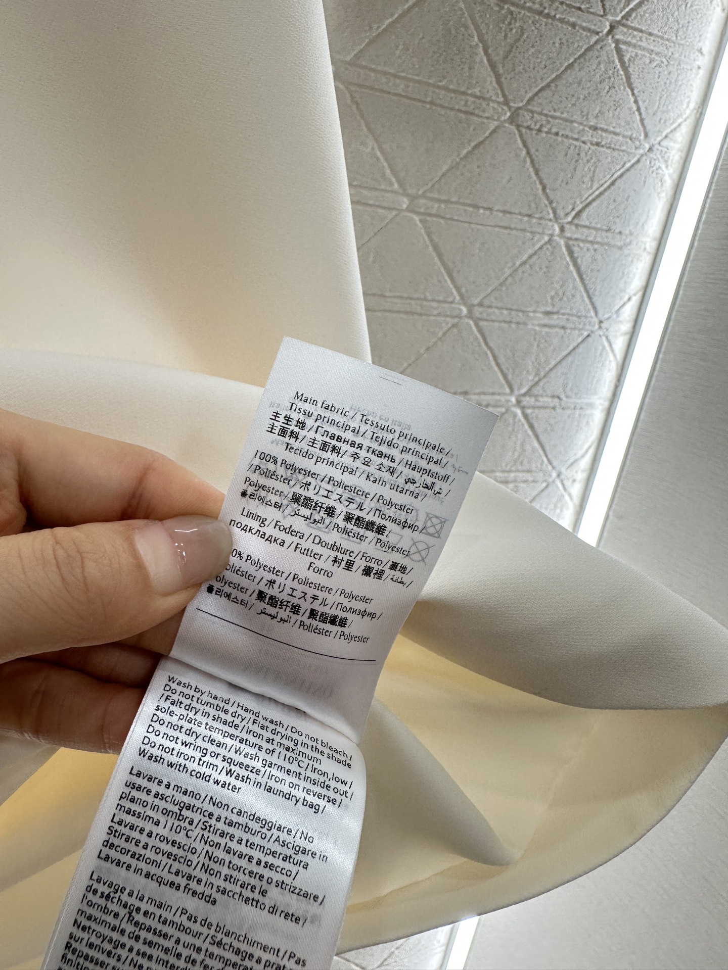 ♥Valentin*♥2025新品上架
     蝴蝶结水钻短袖连衣裙
定制YB进口醋酸材质 质感细腻 