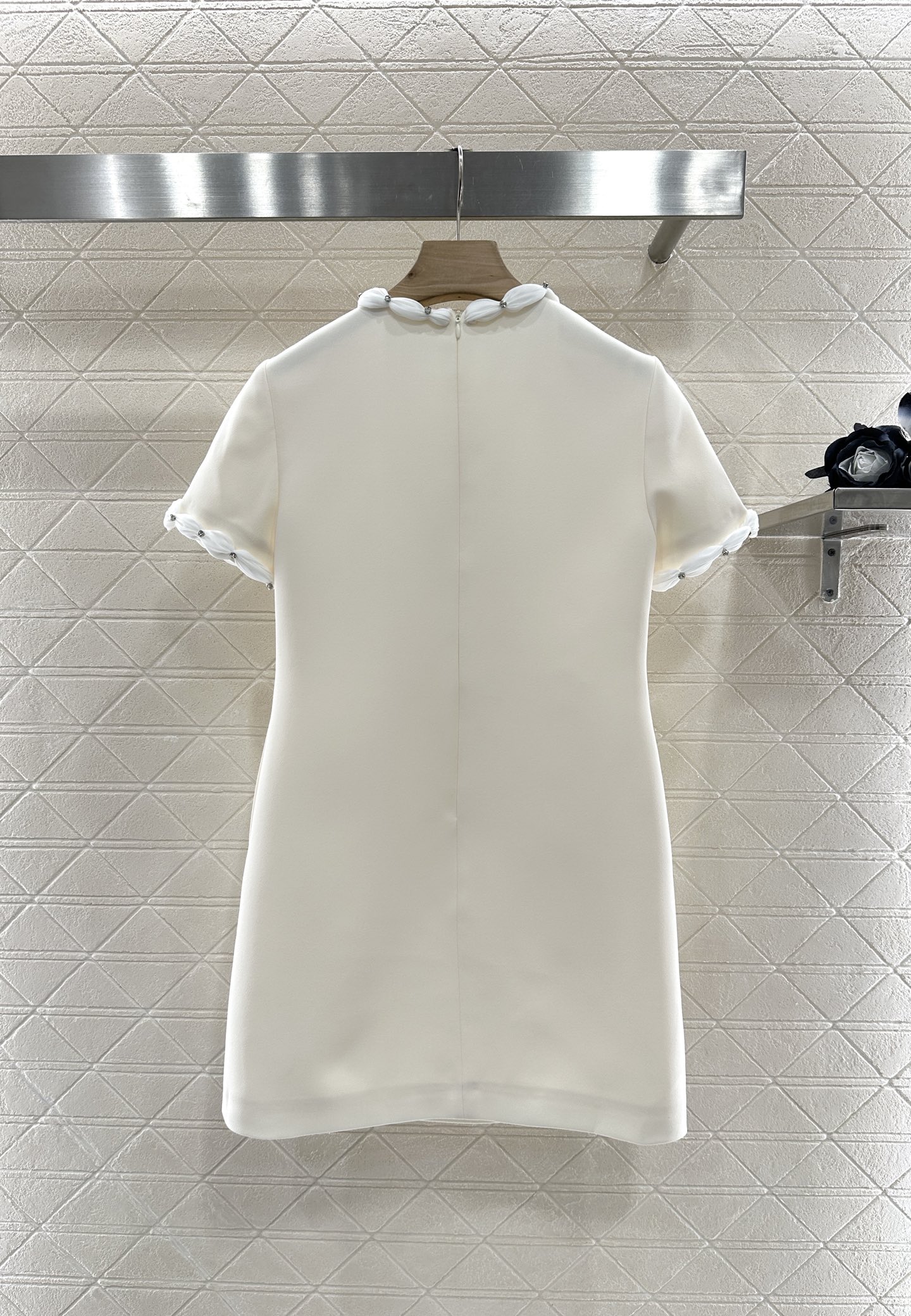 ♥Valentin*♥2025新品上架
     蝴蝶结水钻短袖连衣裙
定制YB进口醋酸材质 质感细腻 