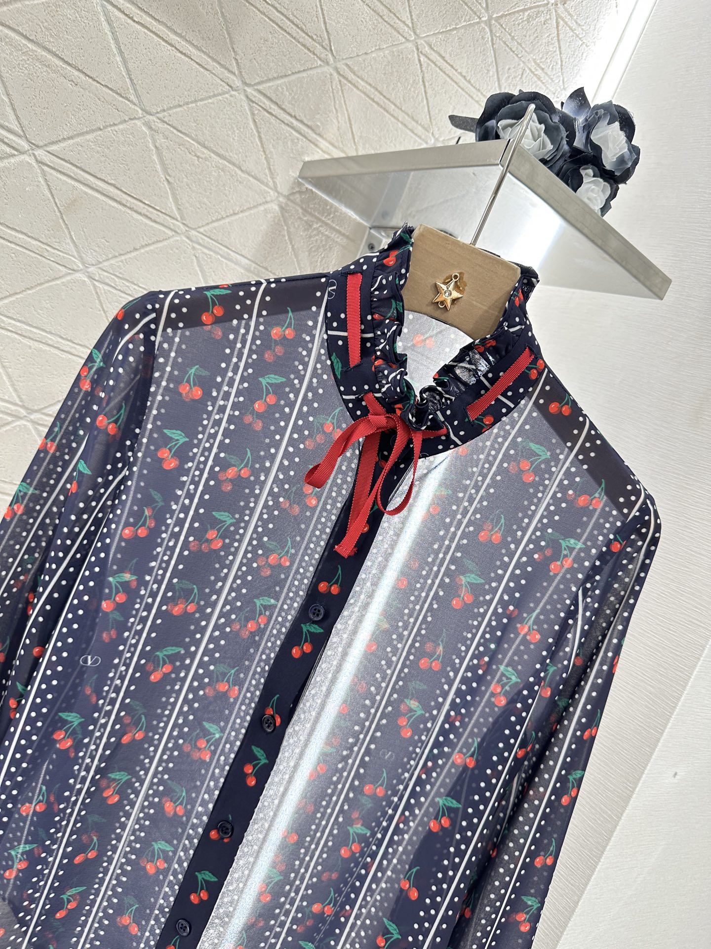 ♥Valentin*♥2025新品上架
   印花樱桃衬衫高腰半裙套装
定制YB进口斜纹稠材质 质感光泽