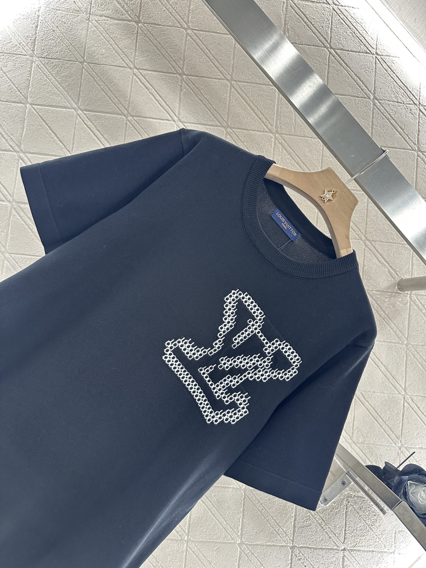 ♥Louis Vuitto*♥2025新品上架
     圆领字母针织上衣
定制YB全棉纱线织造 透气舒