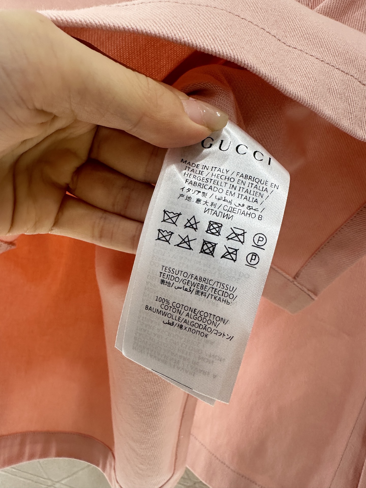 ♥Gucc*♥2025新品上架
   马甲上衣半裙套装
定制YB斜纹棉薄款牛仔材质 质感舒适透气 马甲上