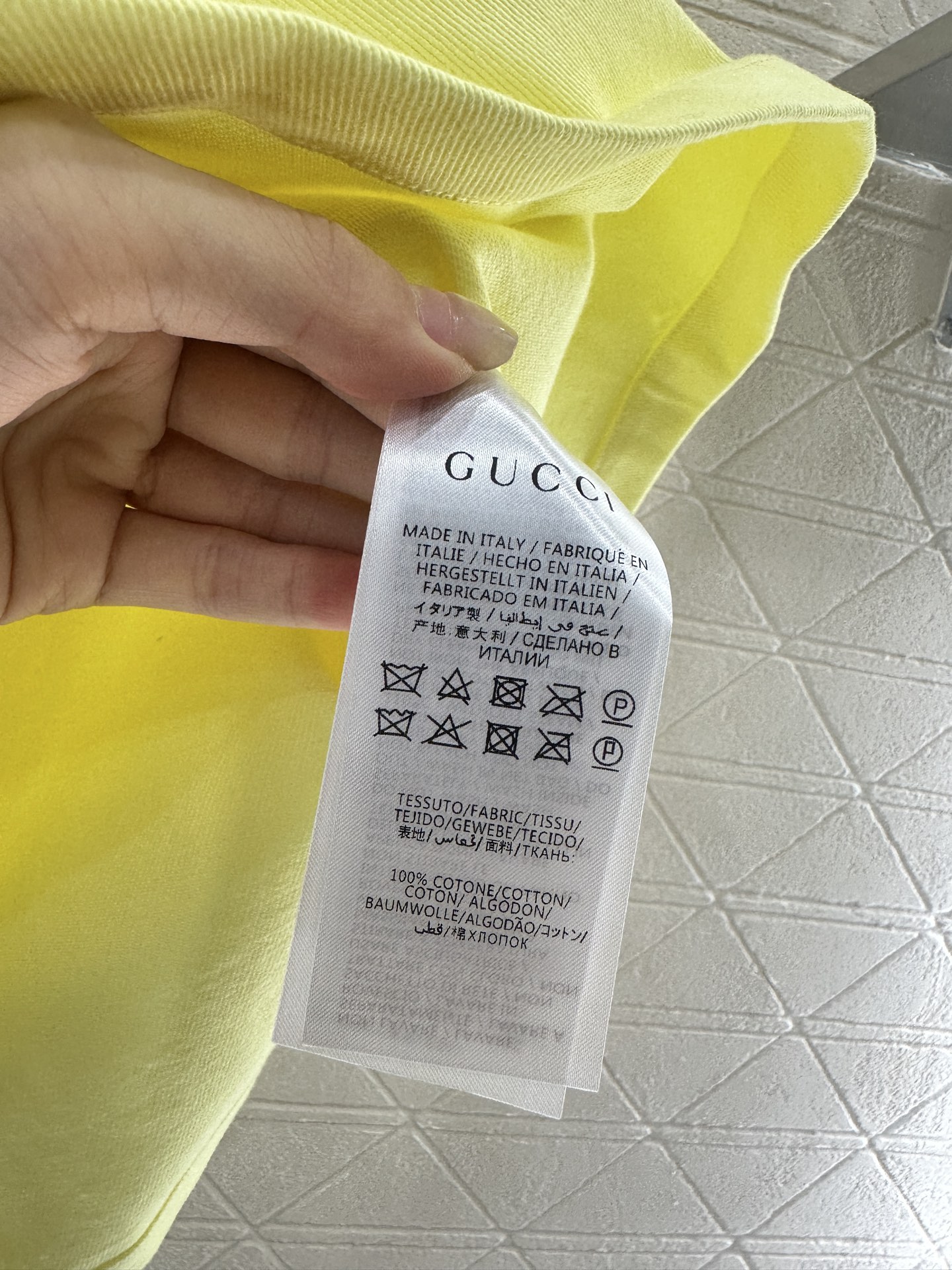 ♥Gucc*♥2025新品上架
   马甲上衣半裙套装
定制YB斜纹棉薄款牛仔材质 质感舒适透气 马甲上