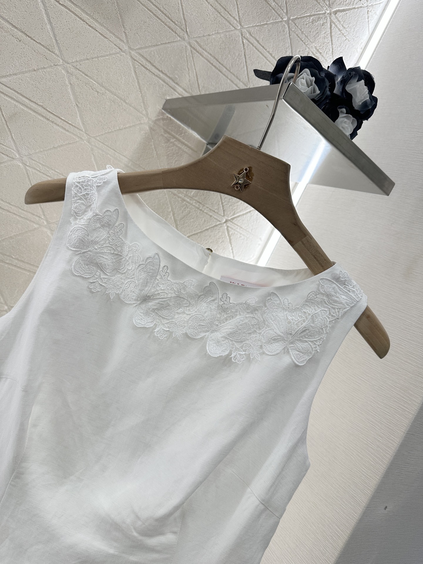 ♥Valentin*♥2025新品上架
   绣花背心半裙套装
定制YB棉麻材质 肌理明显 穿搭透气养肤