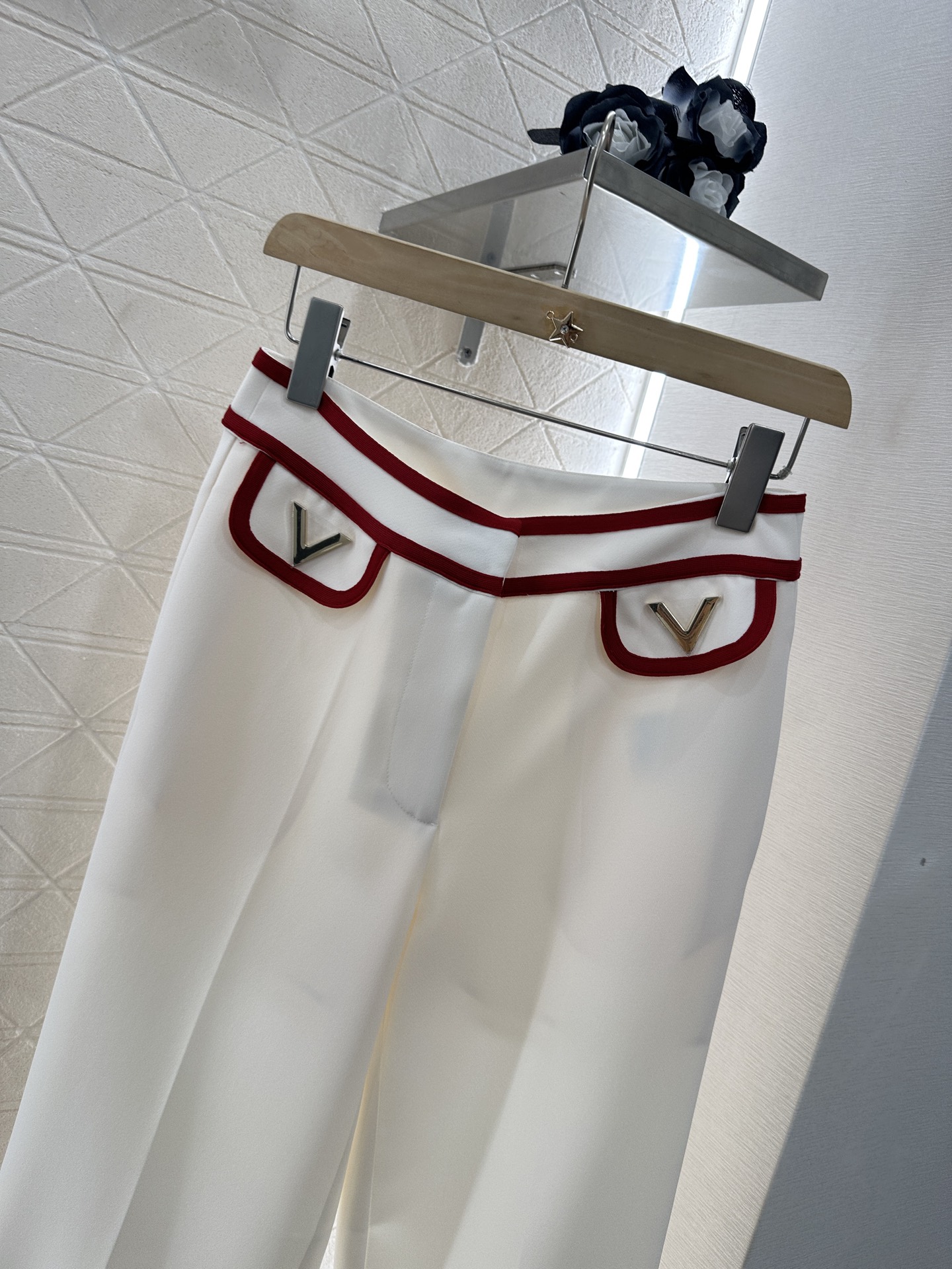 ♥Valentin*♥2025新品上架
      宽度卷边直筒长裤
定制YB进口醋酸材质 质感光泽 垂