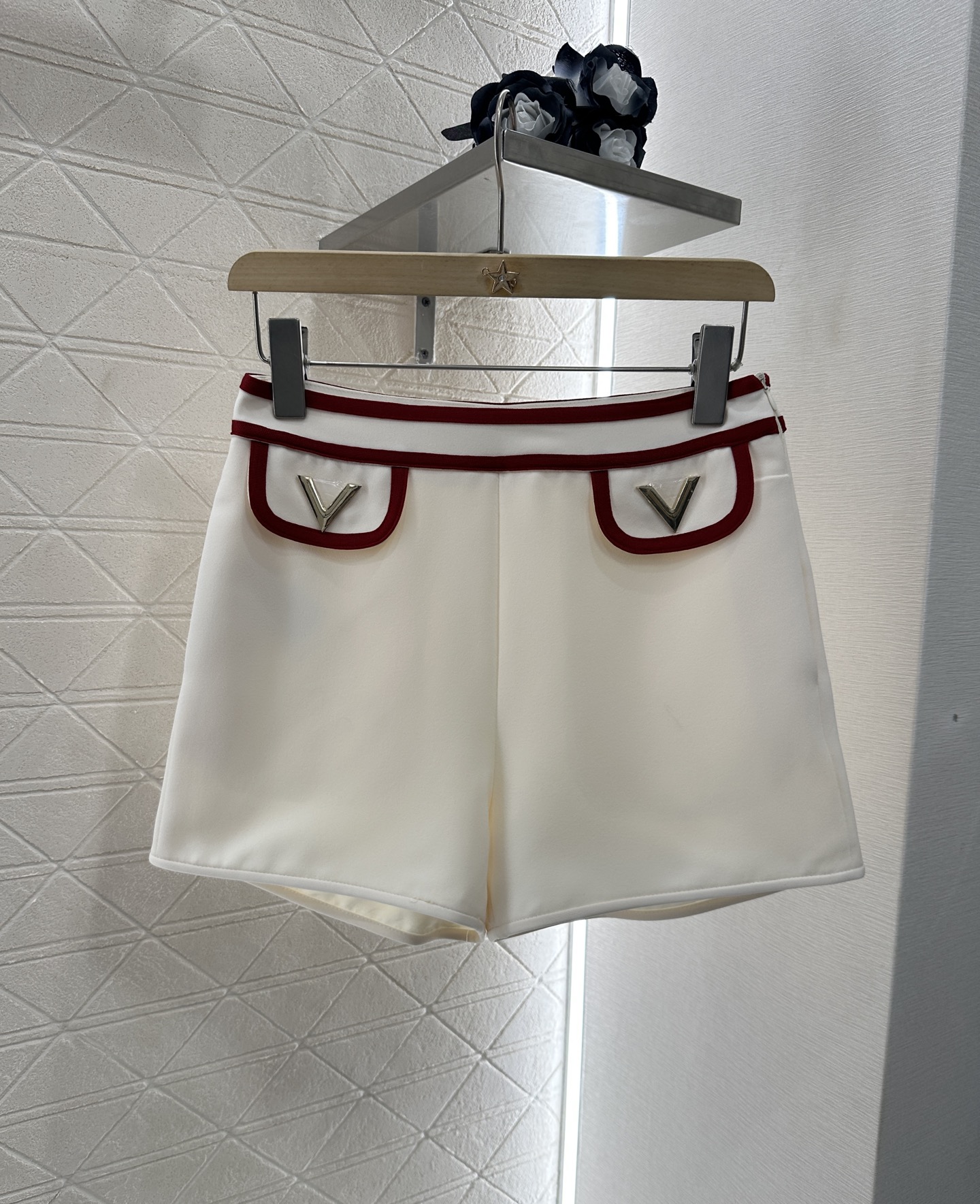 ♥Valentin*♥2025新品上架
     撞色金属短裤
定制YB进口醋酸材质 质感光泽 垂顺十足