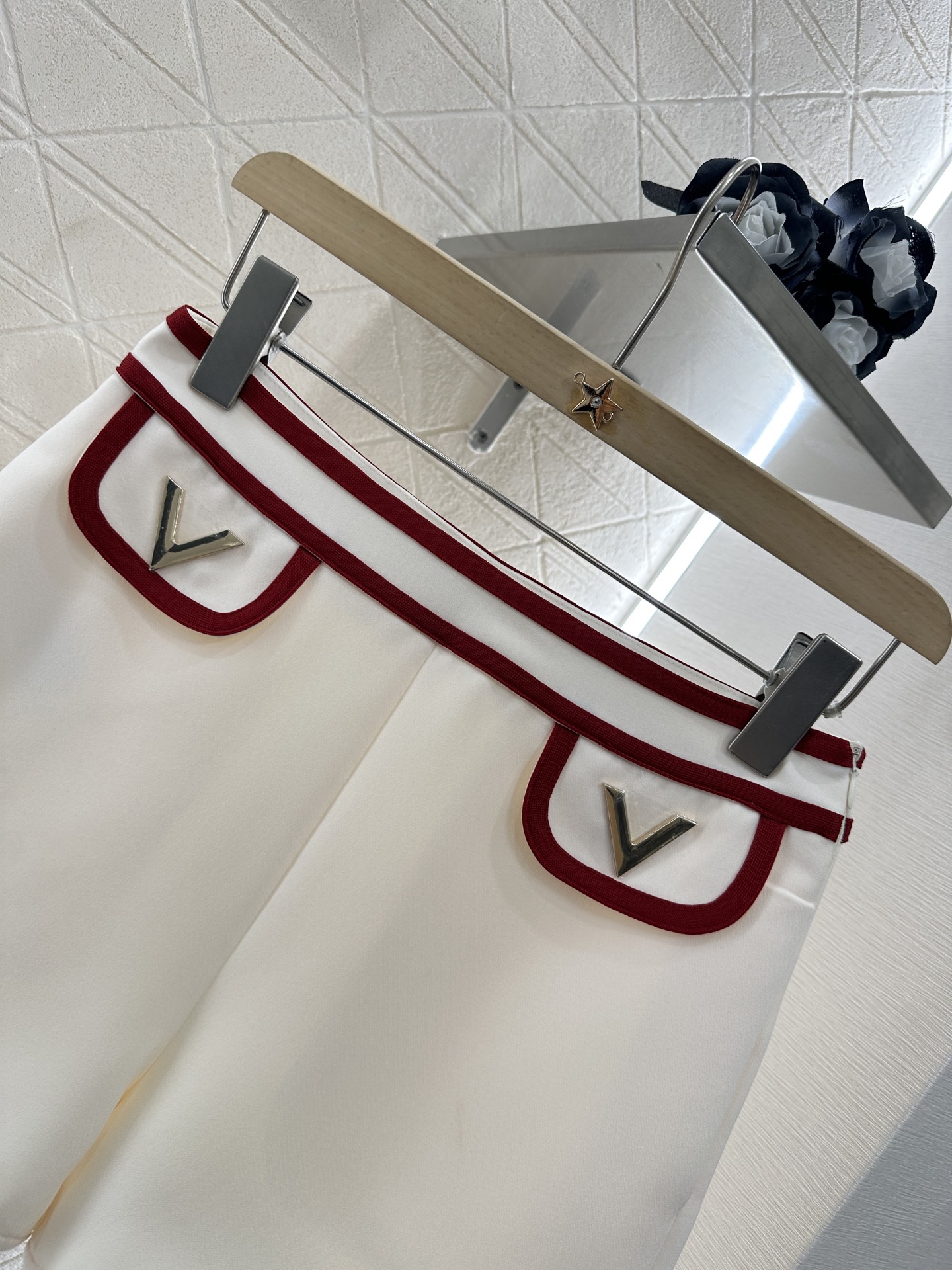 ♥Valentin*♥2025新品上架
     撞色金属短裤
定制YB进口醋酸材质 质感光泽 垂顺十足