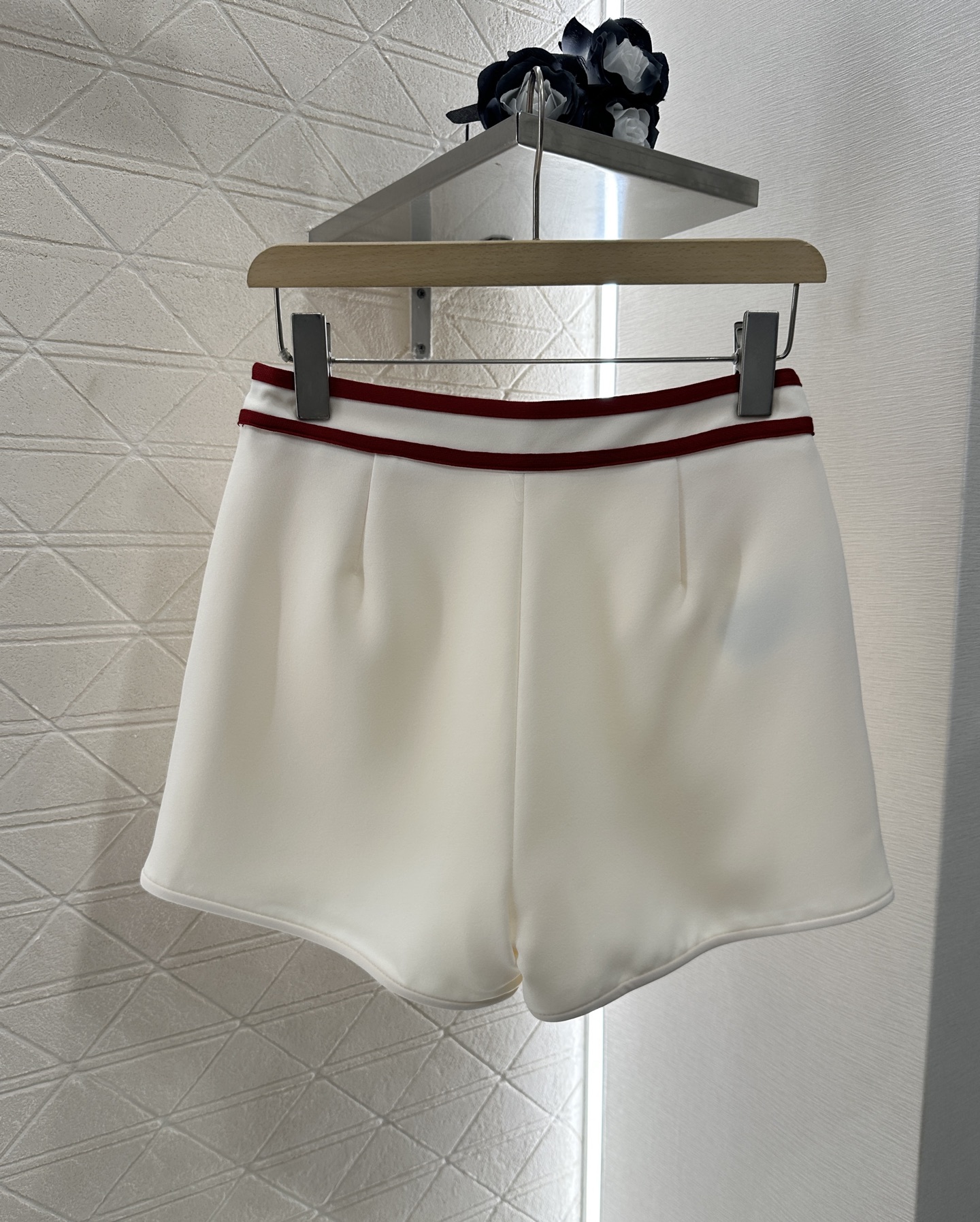 ♥Valentin*♥2025新品上架
     撞色金属短裤
定制YB进口醋酸材质 质感光泽 垂顺十足