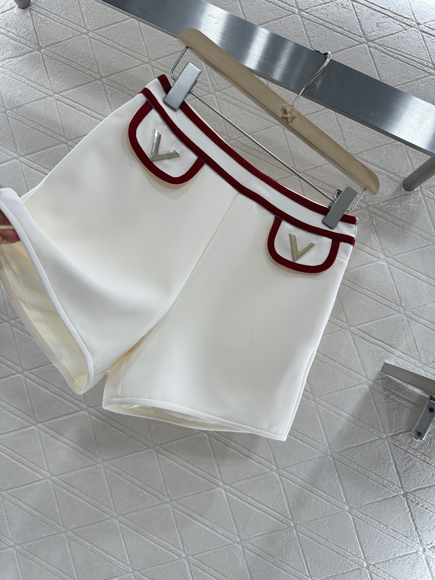 ♥Valentin*♥2025新品上架
     撞色金属短裤
定制YB进口醋酸材质 质感光泽 垂顺十足