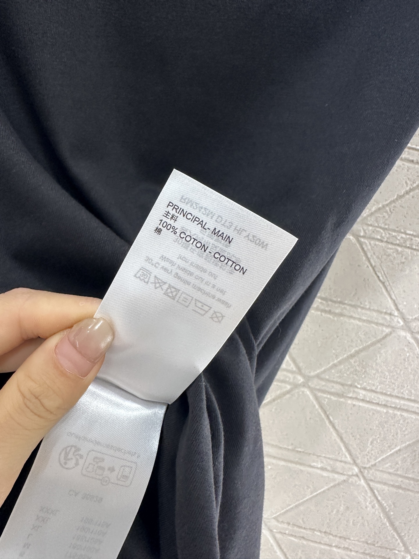 ♥Louis Vuitto*♥2025新品上架
       烫钻链条𝑇𝑒𝑒
定制YB丝光全棉材质 透气