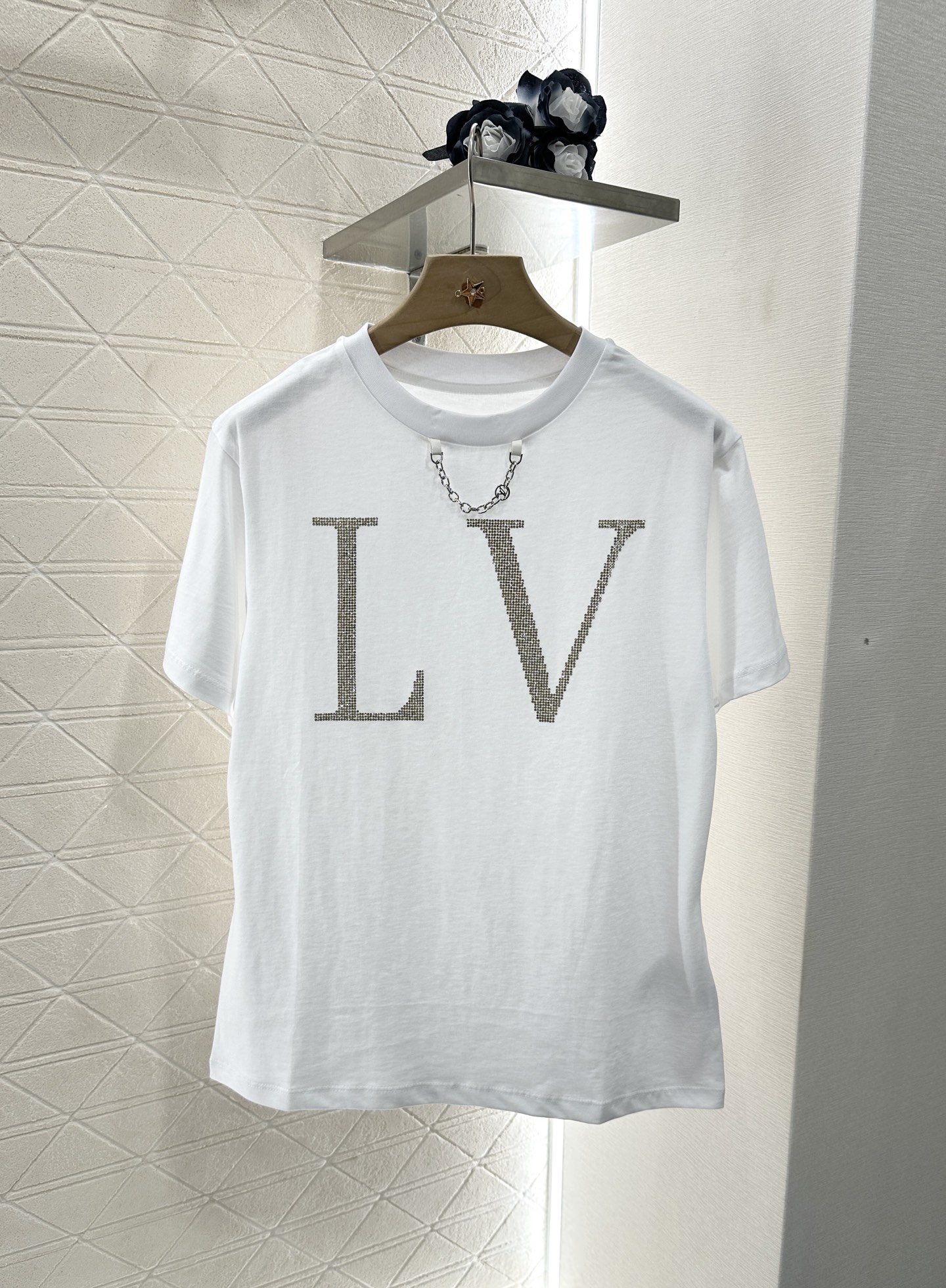 ♥Louis Vuitto*♥2025新品上架
       烫钻链条𝑇𝑒𝑒
定制YB丝光全棉材质 透气