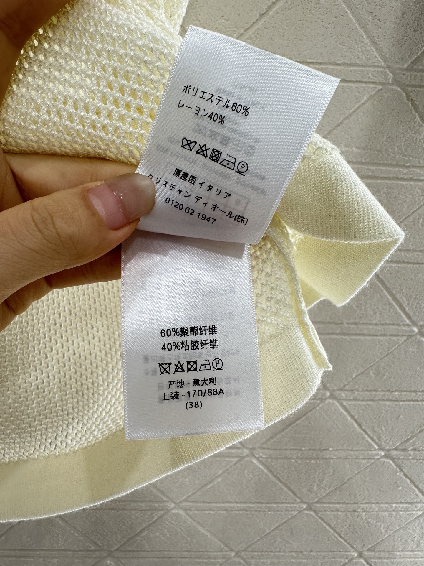♥Dio*♥2025新品上架
      翻领针织背心
定制YB进口纱线织造 细腻柔软 弹力十足 精致翻