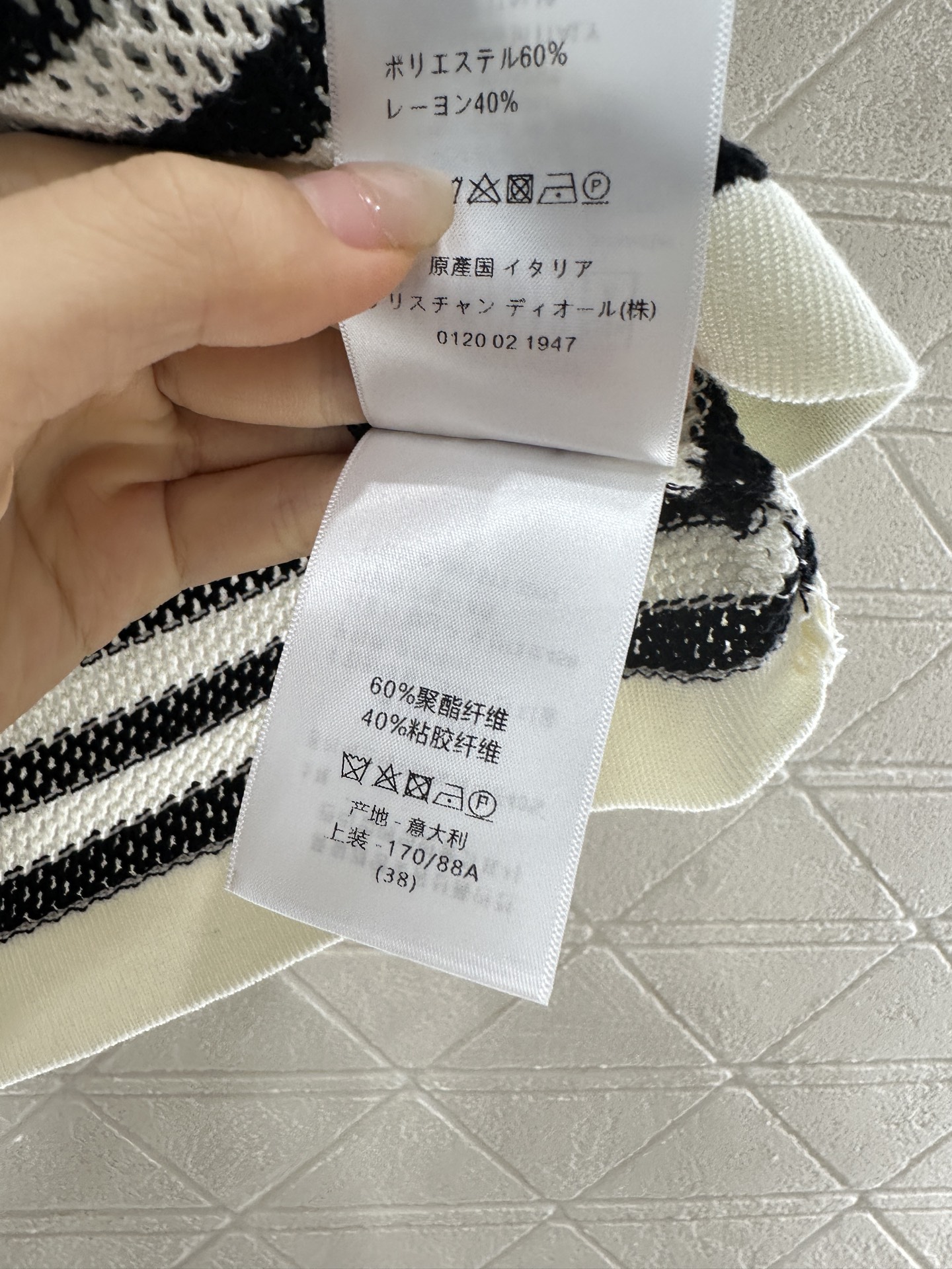 ♥Dio*♥2025新品上架
   翻领条纹针织背心
定制YB进口纱线织造 细腻柔软 弹力十足 精致翻领