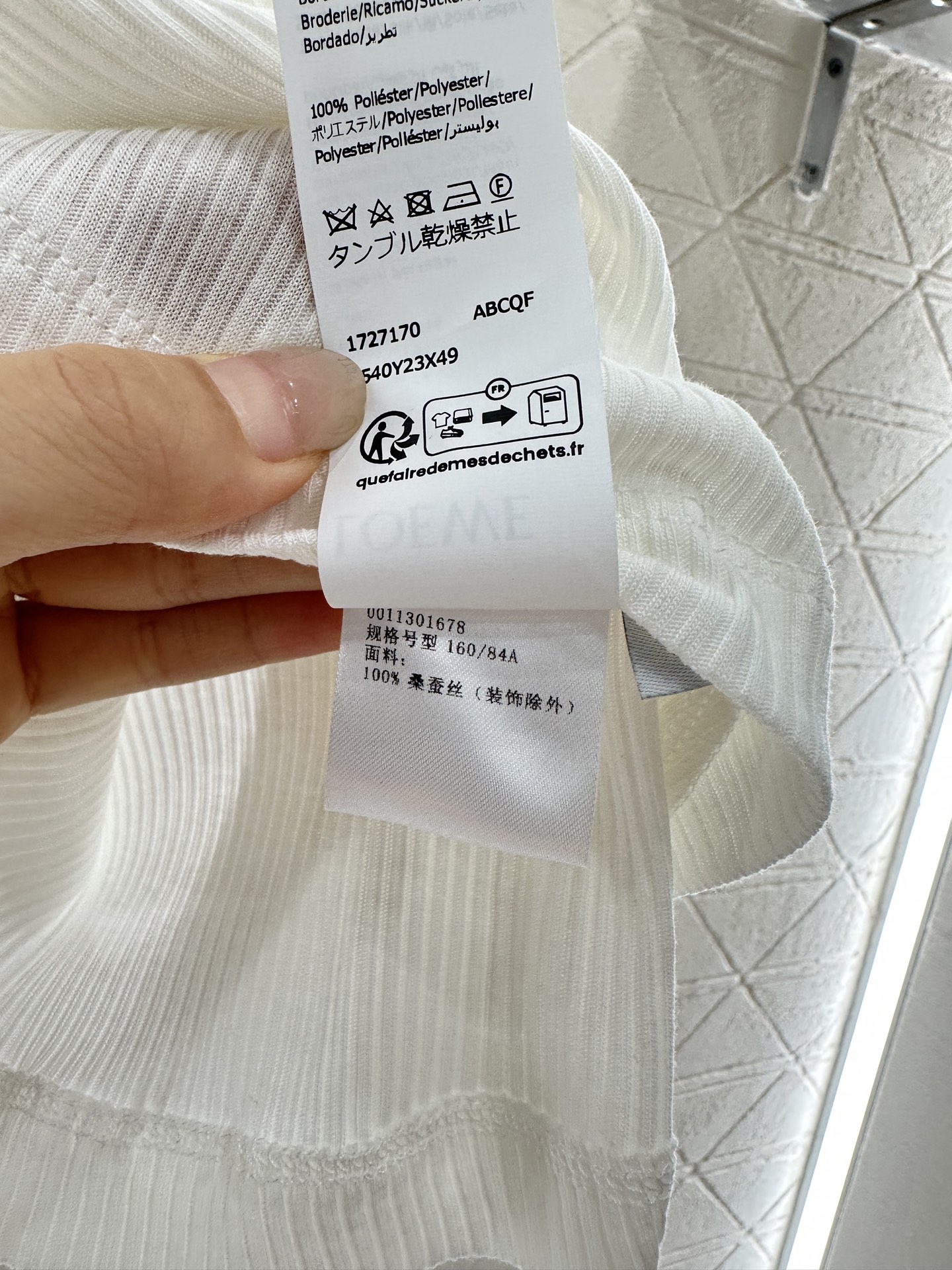 ♥Loew*♥2025新品上架
      修身丝棉背心
定制YB进口丝棉材质 细腻柔软 弹力十足 修身