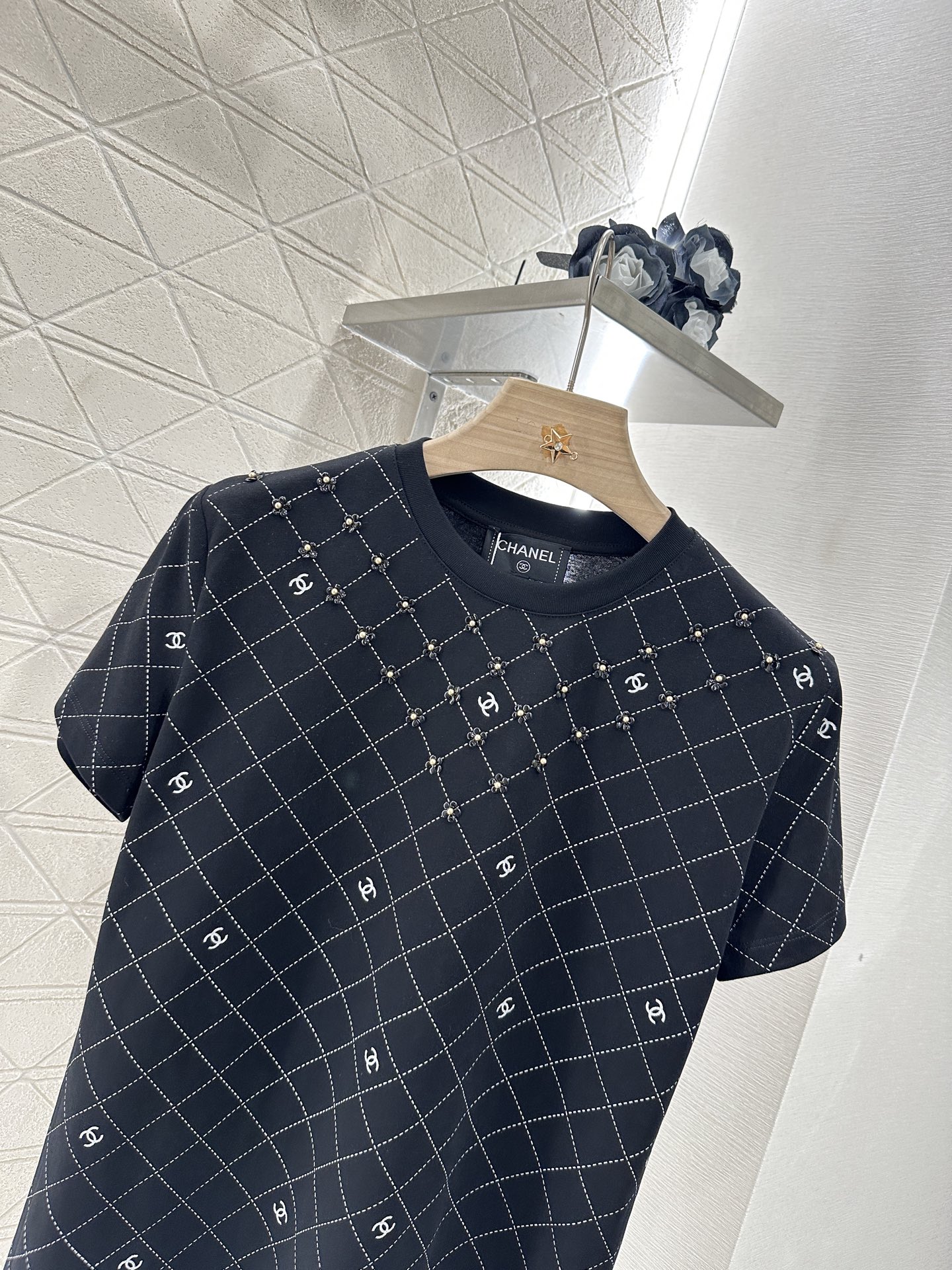 ♥Chane*♥2025新品上架
    重工山茶花菱格𝑇𝑒𝑒
定制YB丝光全棉材质 柔软亲肤 舒适有型