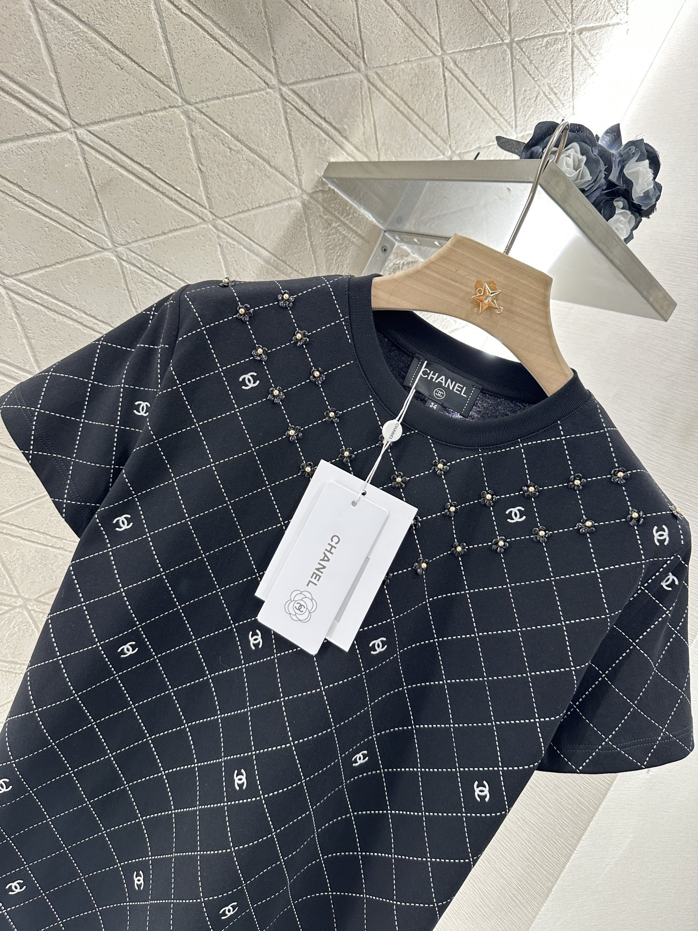 ♥Chane*♥2025新品上架
    重工山茶花菱格𝑇𝑒𝑒
定制YB丝光全棉材质 柔软亲肤 舒适有型