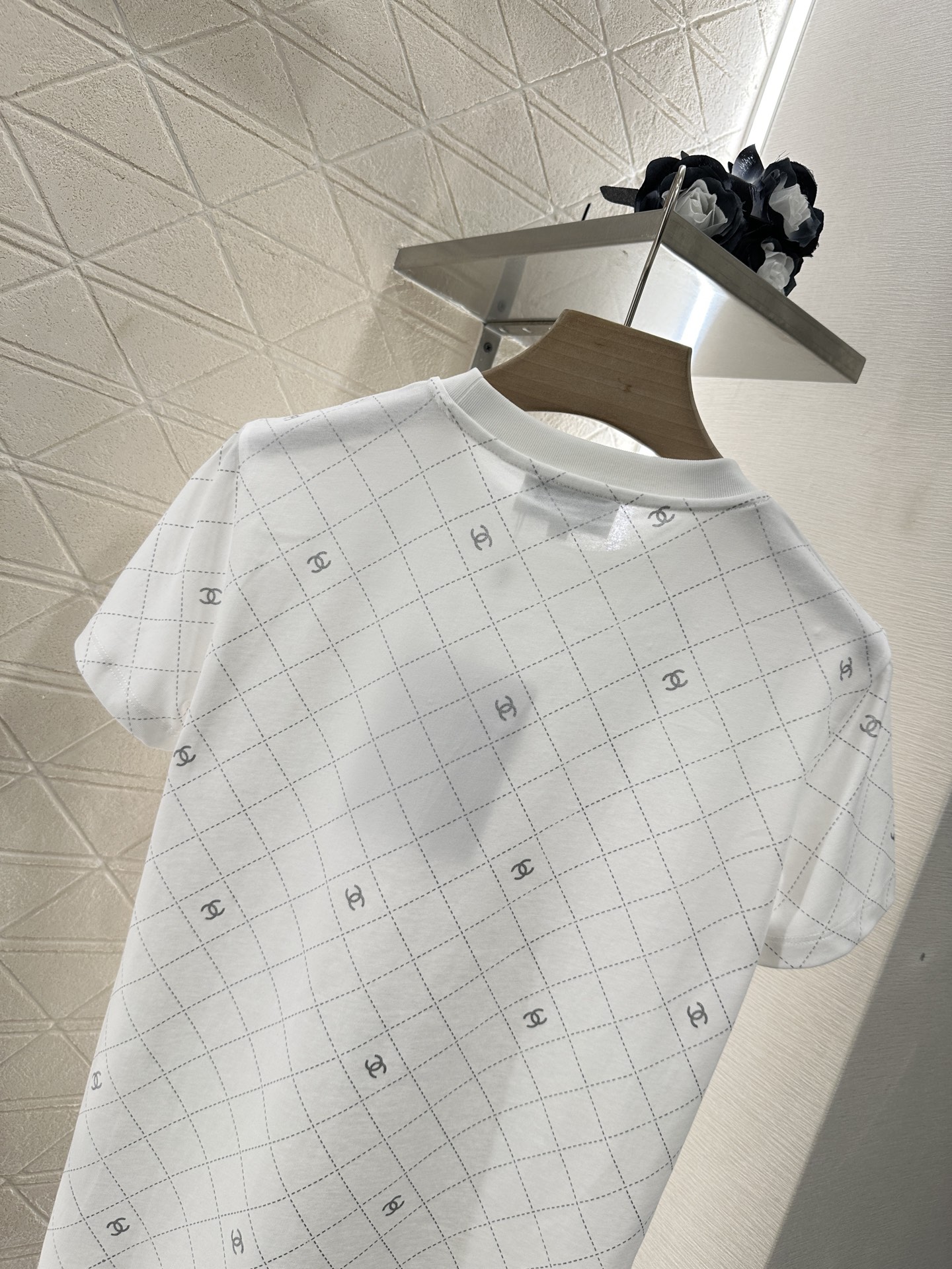 ♥Chane*♥2025新品上架
    重工山茶花菱格𝑇𝑒𝑒
定制YB丝光全棉材质 柔软亲肤 舒适有型