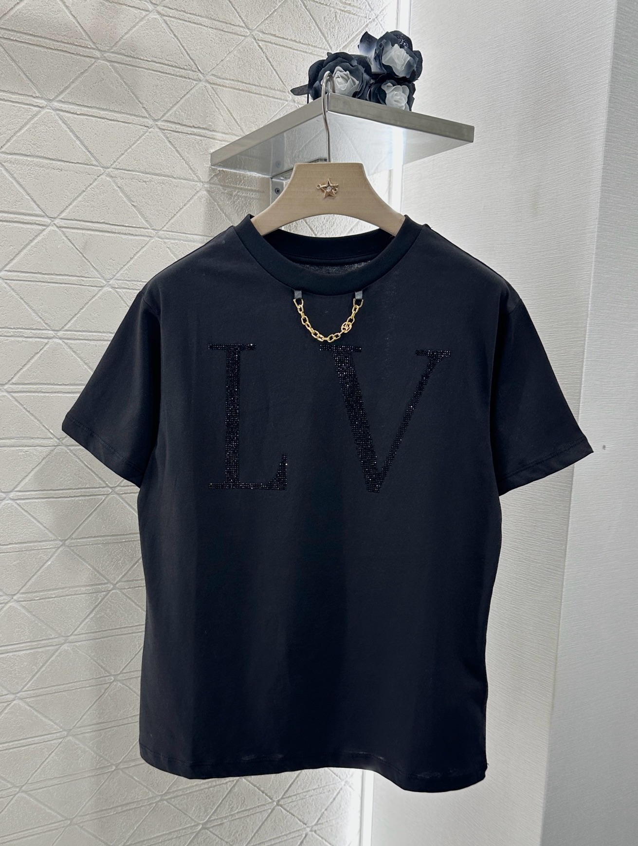 ♥Louis Vuitto*♥2025新品上架
       烫钻链条𝑇𝑒𝑒
定制YB丝光全棉材质 透气