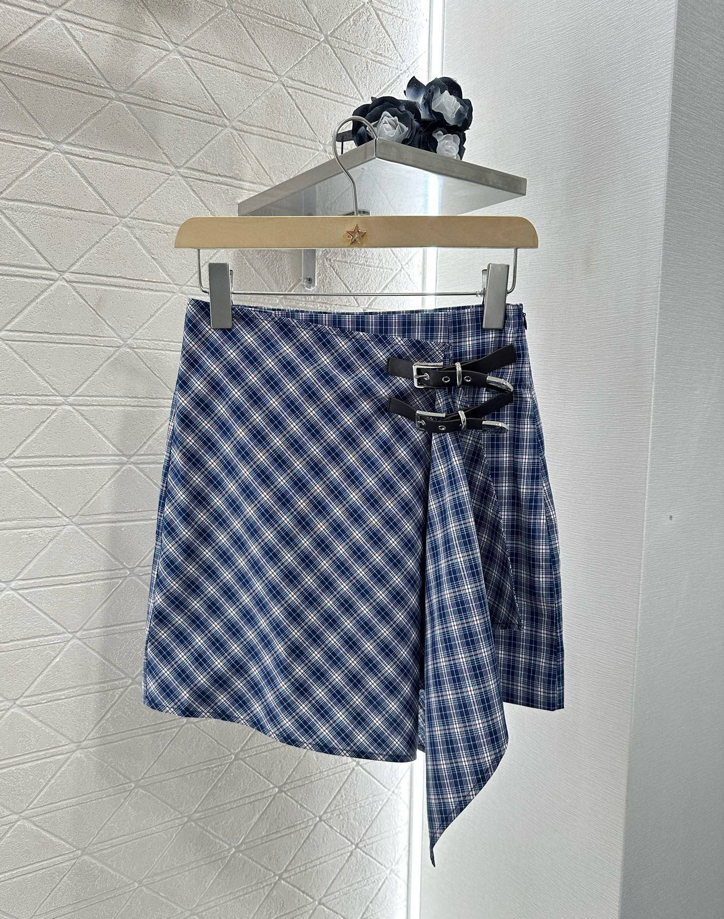 ♥Miumi*♥2024新品上架
     格纹抹胸短裙套装
定制YB原生全棉材质 品相高级 质感亲肤柔