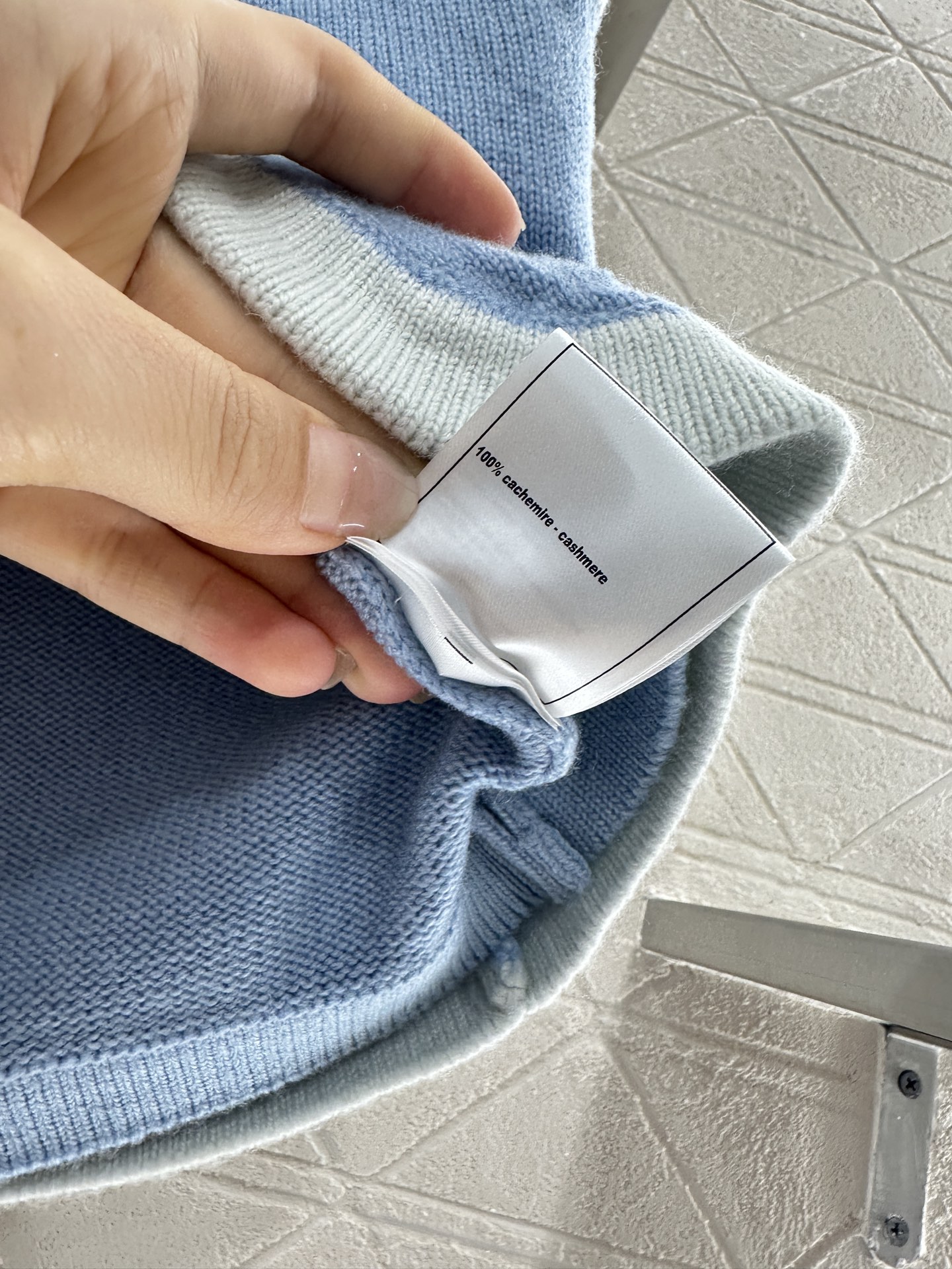 ♥Chane*♥2025新品上架
    系带撞色针织抹胸
定制YB羊绒纱线织造 质感高级 舒适柔软 平