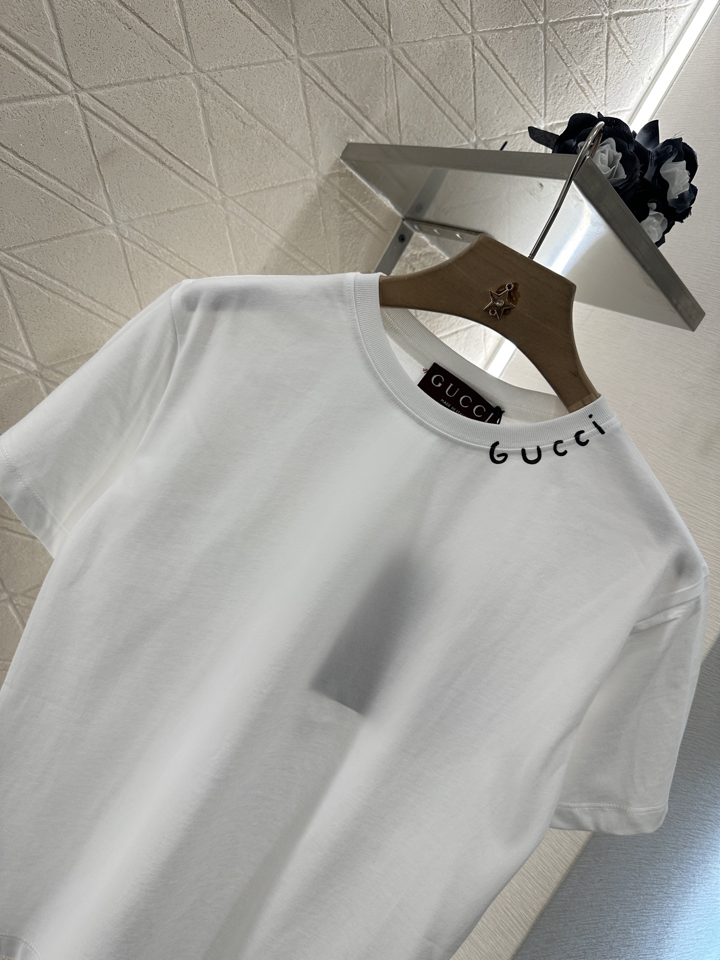 ♥Gucc*♥2025新品上架
     印花修身字母𝑇𝑒𝑒
定制YB原生全棉材质 透气舒适 质感十足 