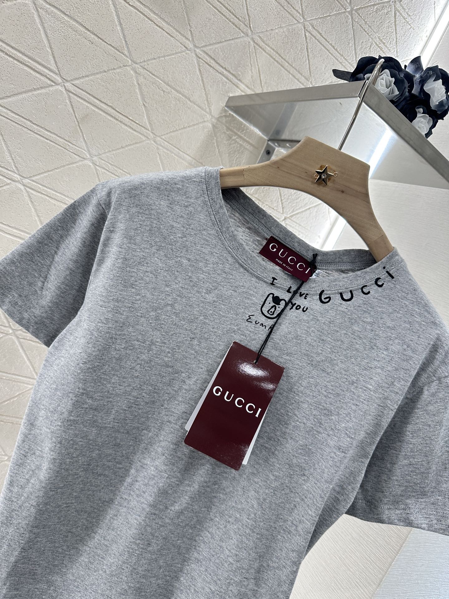 ♥Gucc*♥2025新品上架
     印花修身字母𝑇𝑒𝑒
定制YB原生全棉材质 透气舒适 质感十足 