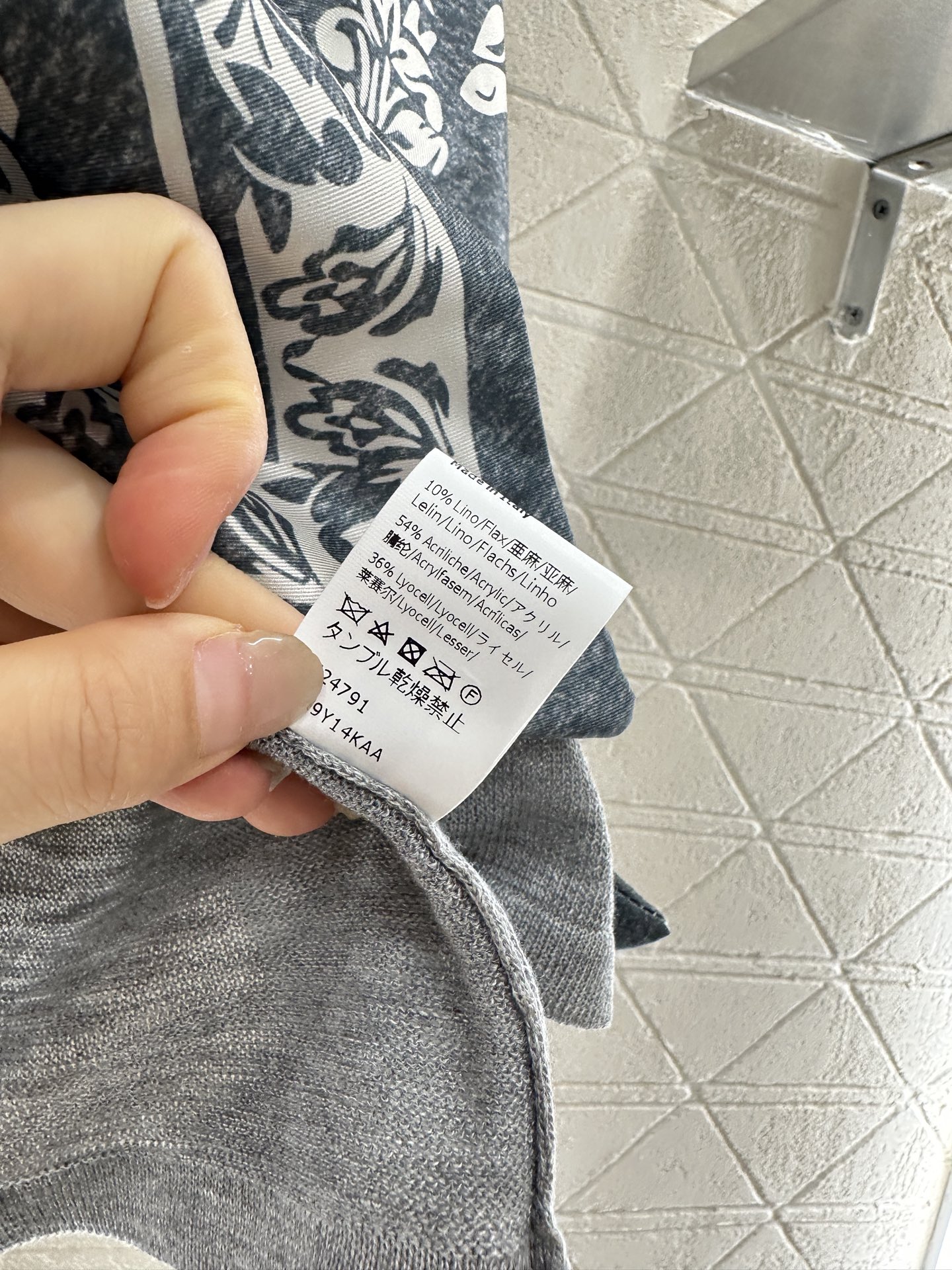 ♥Loew*♥2025新品上架
   民族风印花针织上衣
定制YB亚麻纱线织造 透气舒适 质感十足 短袖