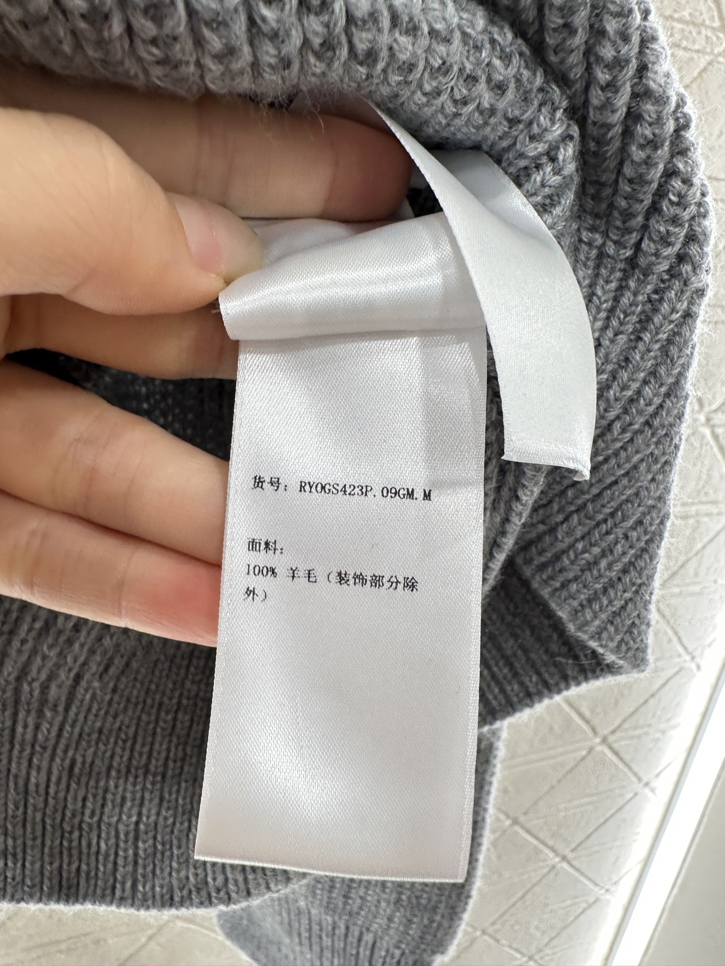 ♥Celin*♥2025新品上架
    百搭凯旋门套头毛衣
定制YB羊毛针织材质 质感高级 舒适柔软 