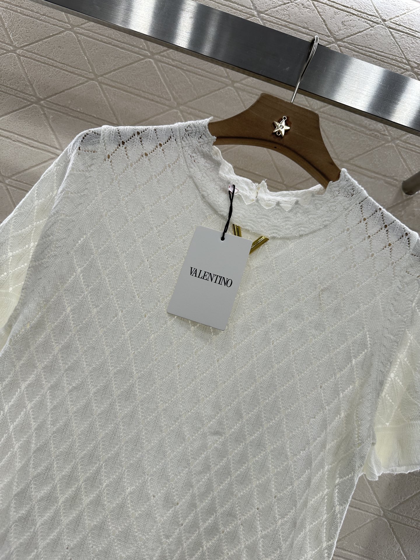 ♥Valentin*♥2025新品上架
      菱格花边针织短袖
定制YB羊毛纱线织造 柔软亲肤 舒