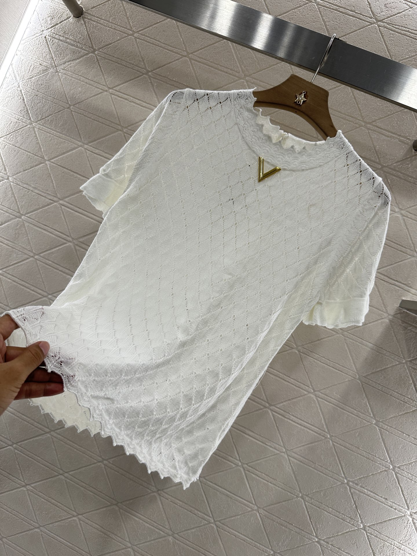 ♥Valentin*♥2025新品上架
      菱格花边针织短袖
定制YB羊毛纱线织造 柔软亲肤 舒