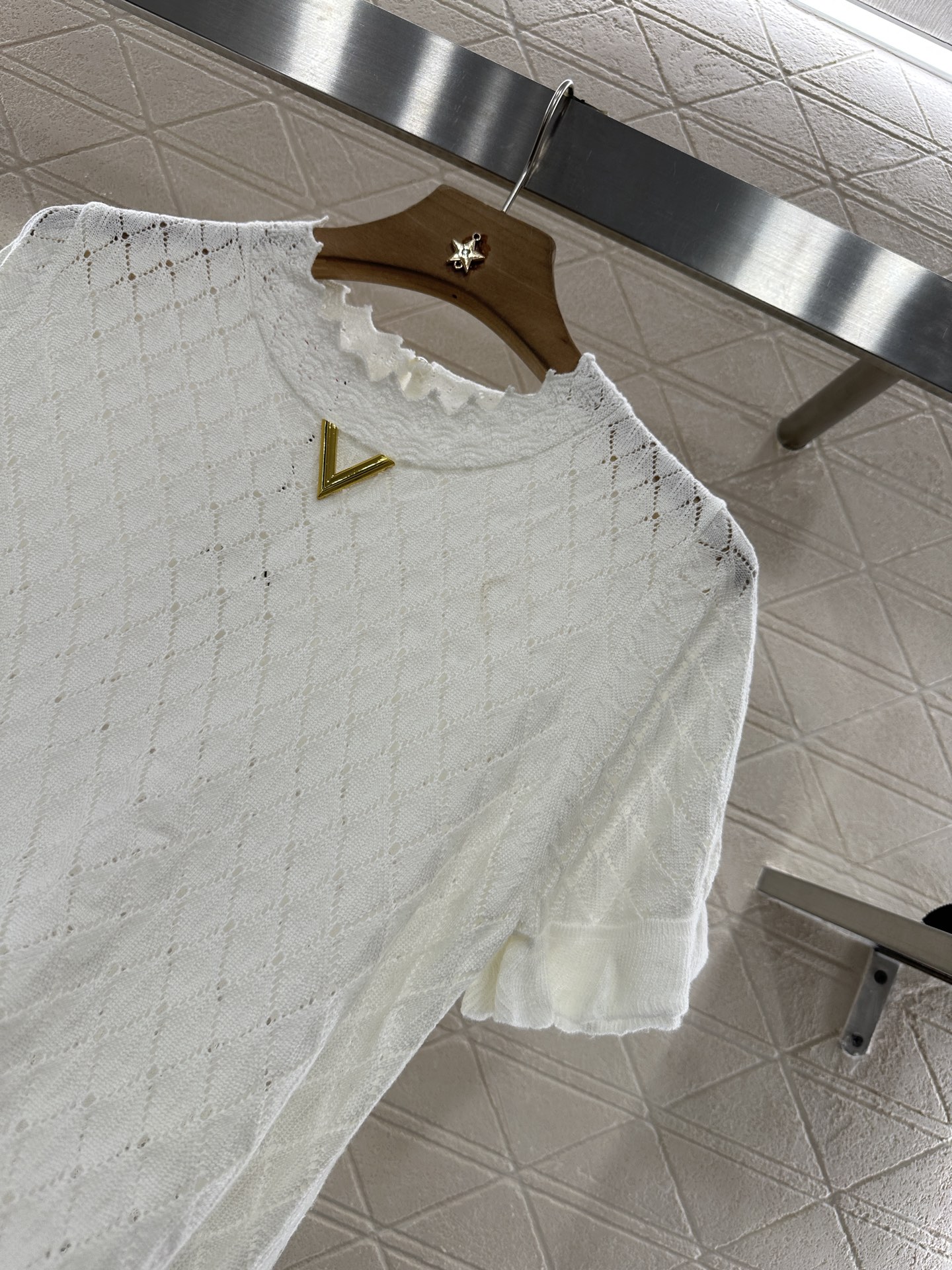 ♥Valentin*♥2025新品上架
      菱格花边针织短袖
定制YB羊毛纱线织造 柔软亲肤 舒