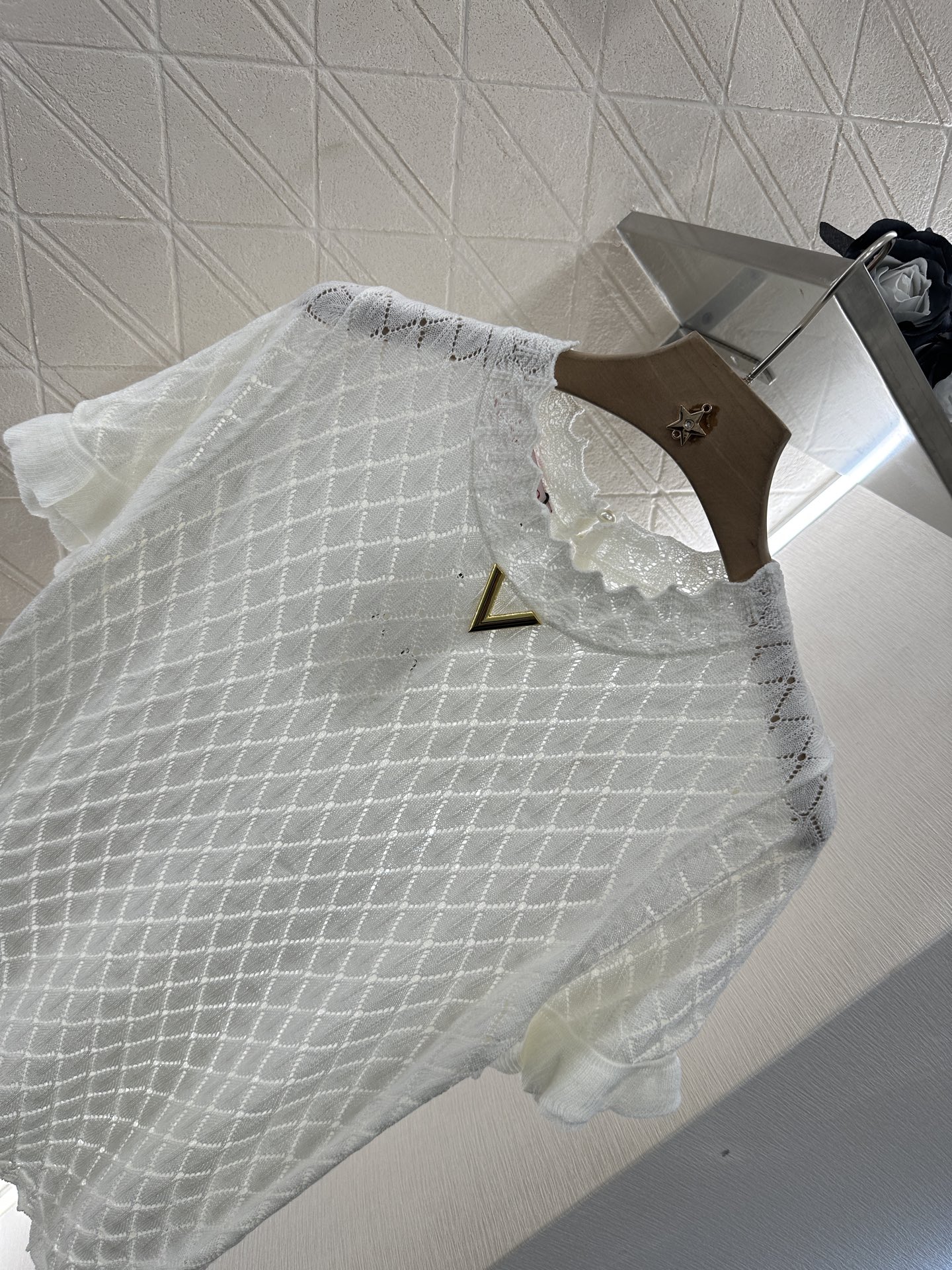 ♥Valentin*♥2025新品上架
      菱格花边针织短袖
定制YB羊毛纱线织造 柔软亲肤 舒