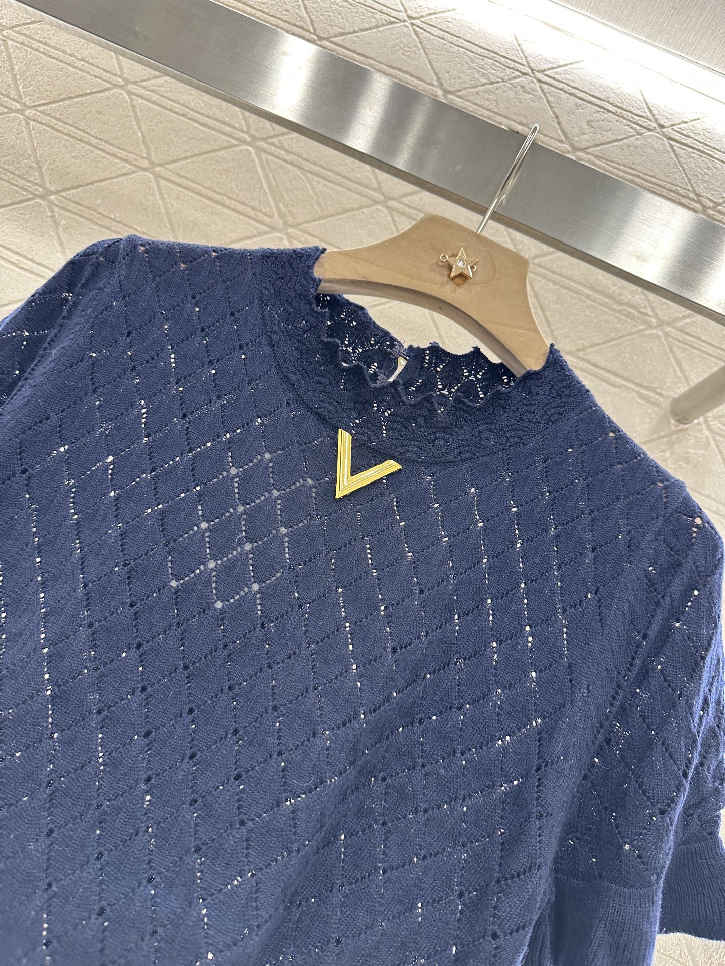 ♥Valentin*♥2025新品上架
      菱格花边针织短袖
定制YB羊毛纱线织造 柔软亲肤 舒