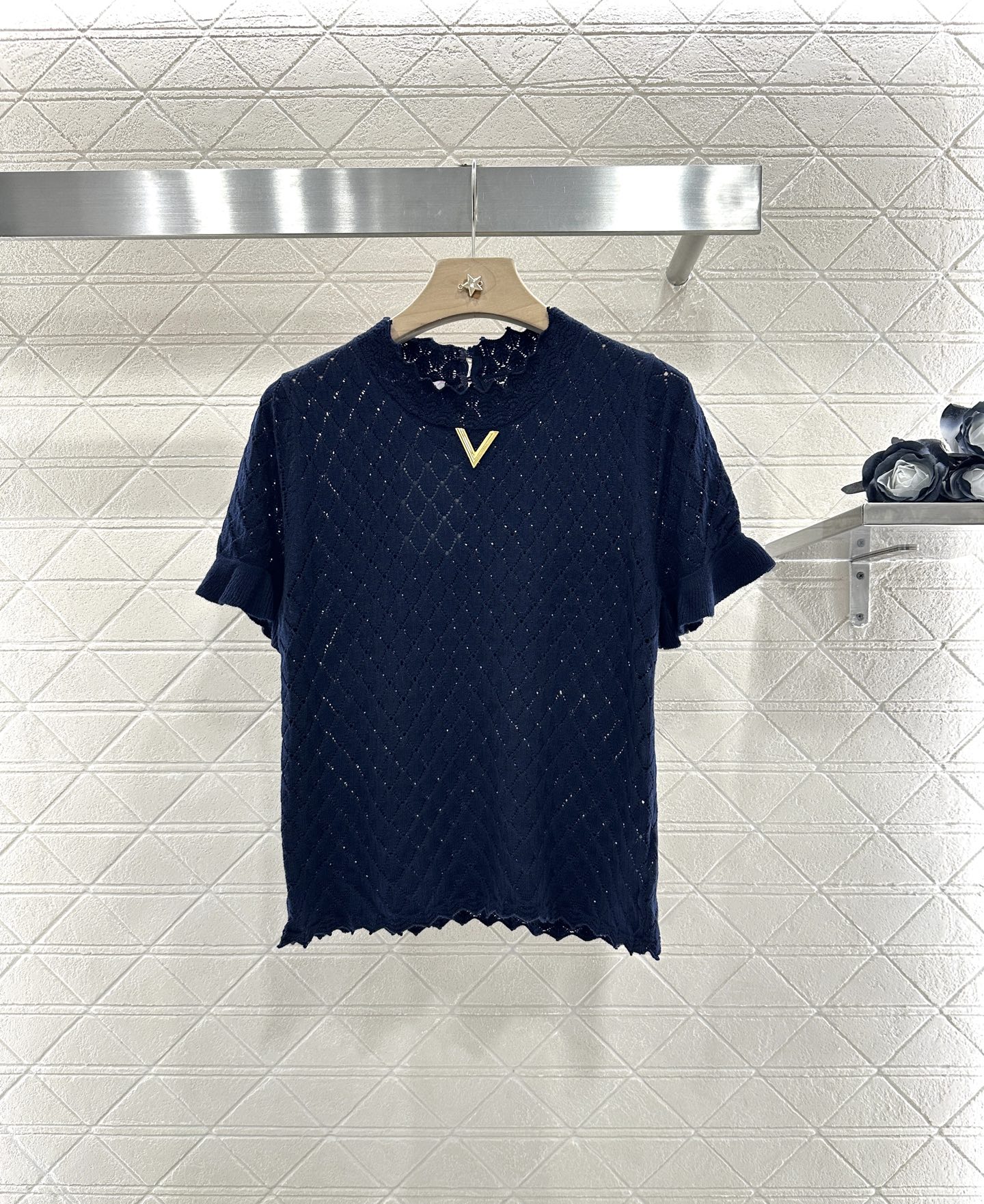 ♥Valentin*♥2025新品上架
      菱格花边针织短袖
定制YB羊毛纱线织造 柔软亲肤 舒