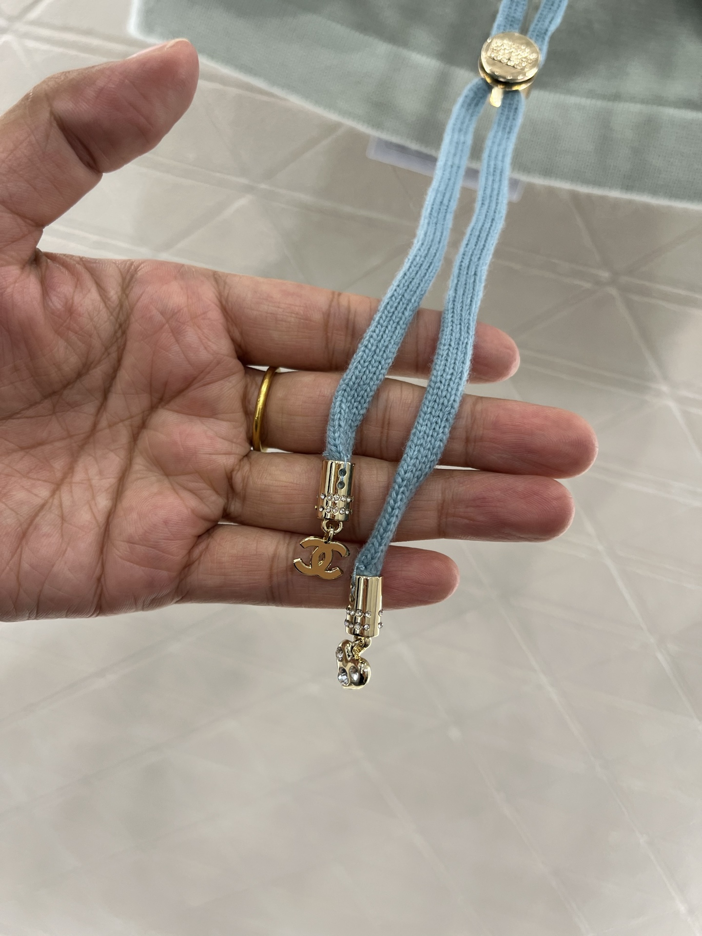 ♥Chane*♥2025新品上架
    系带撞色针织抹胸
定制YB羊绒纱线织造 质感高级 舒适柔软 平