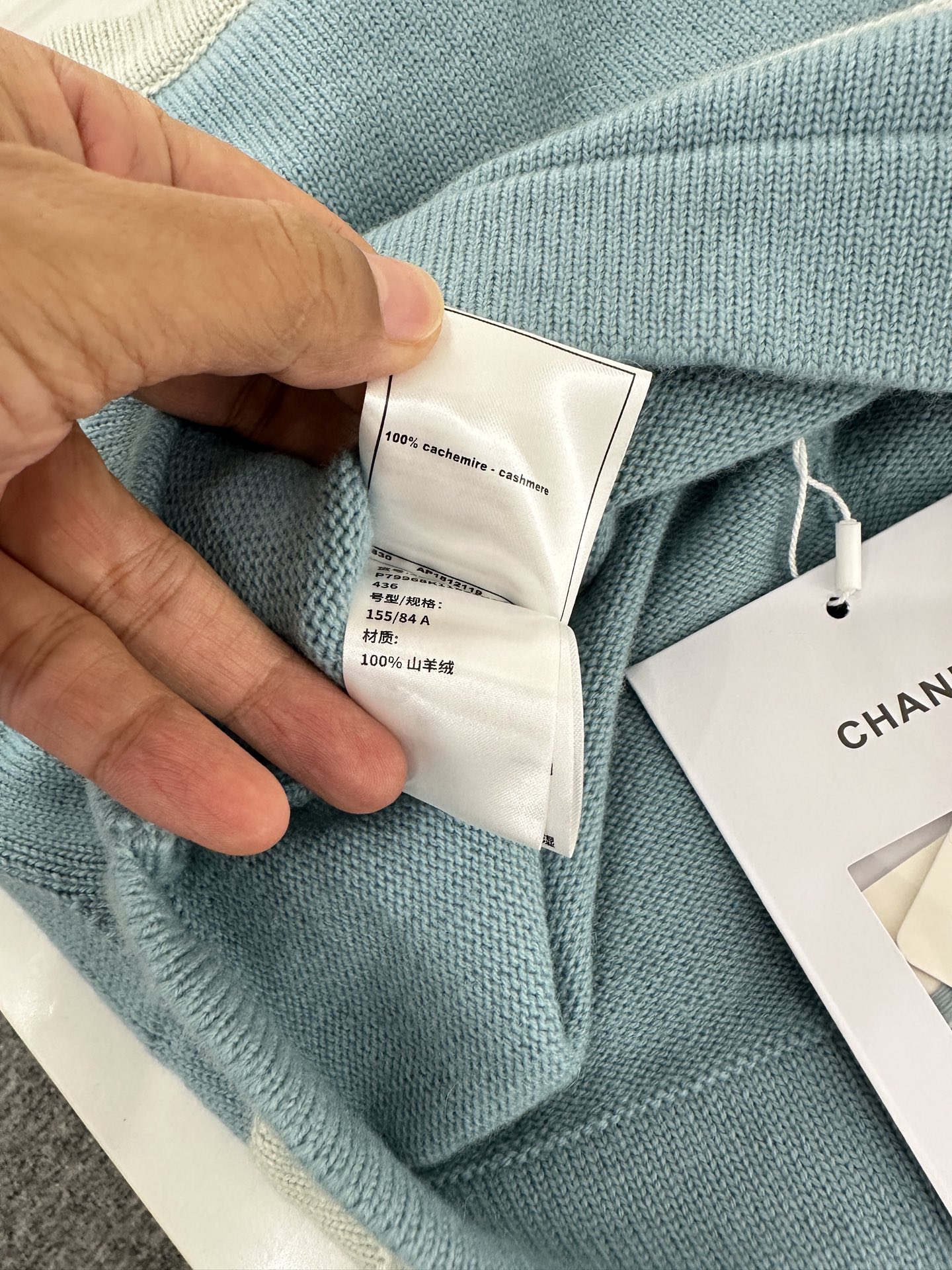 ♥Chane*♥2025新品上架
    系带撞色针织抹胸
定制YB羊绒纱线织造 质感高级 舒适柔软 平