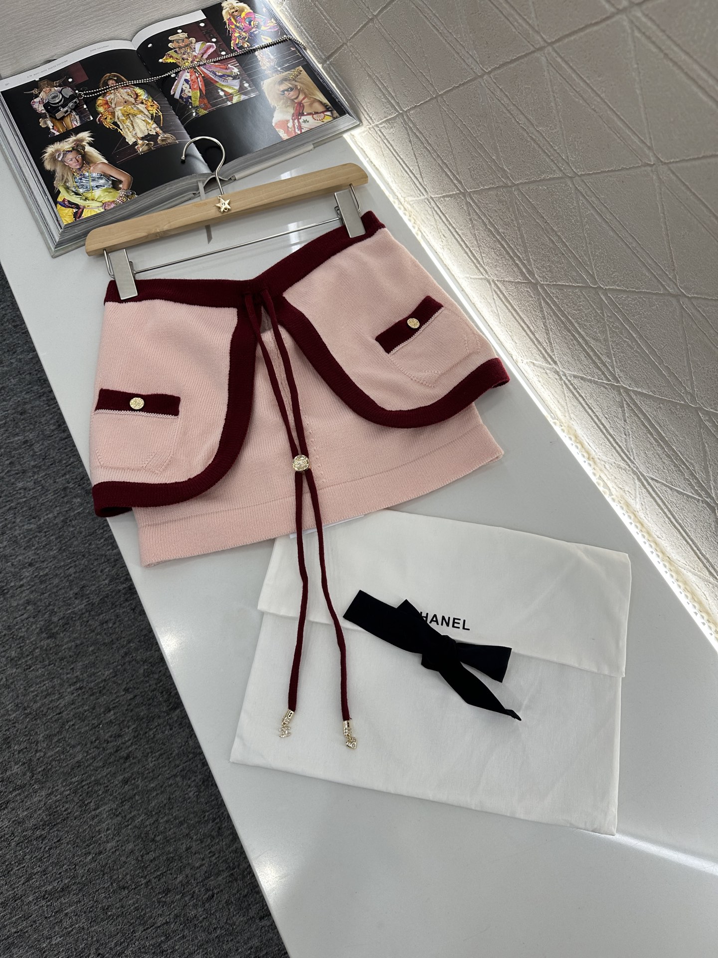 ♥Chane*♥2025新品上架
    系带撞色针织抹胸
定制YB羊绒纱线织造 质感高级 舒适柔软 平