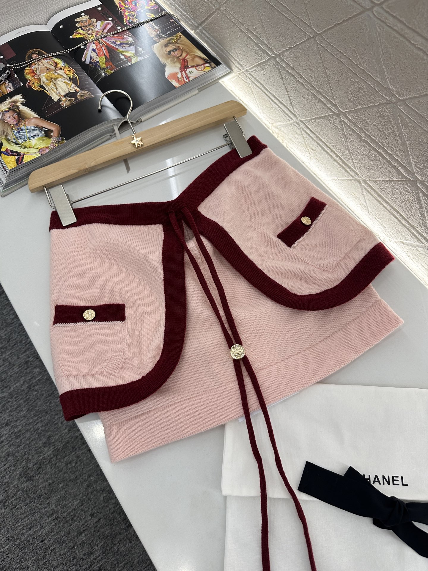 ♥Chane*♥2025新品上架
    系带撞色针织抹胸
定制YB羊绒纱线织造 质感高级 舒适柔软 平