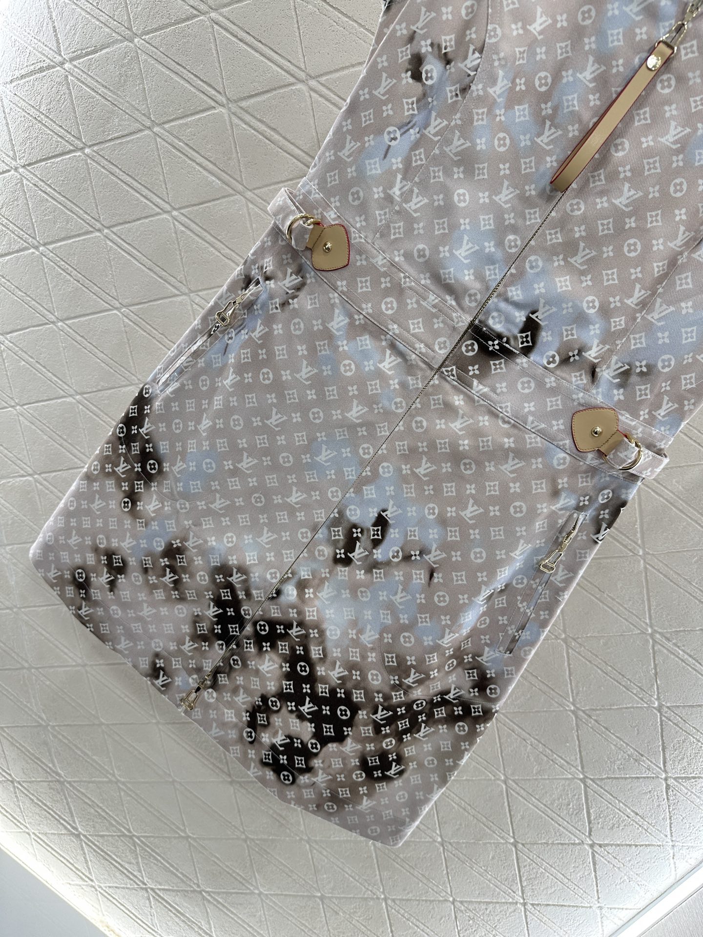 ♥Louis Vuitto*♥2025新品上架
       印花晕染背心裙
定制YB斜纹棉牛仔材质 质
