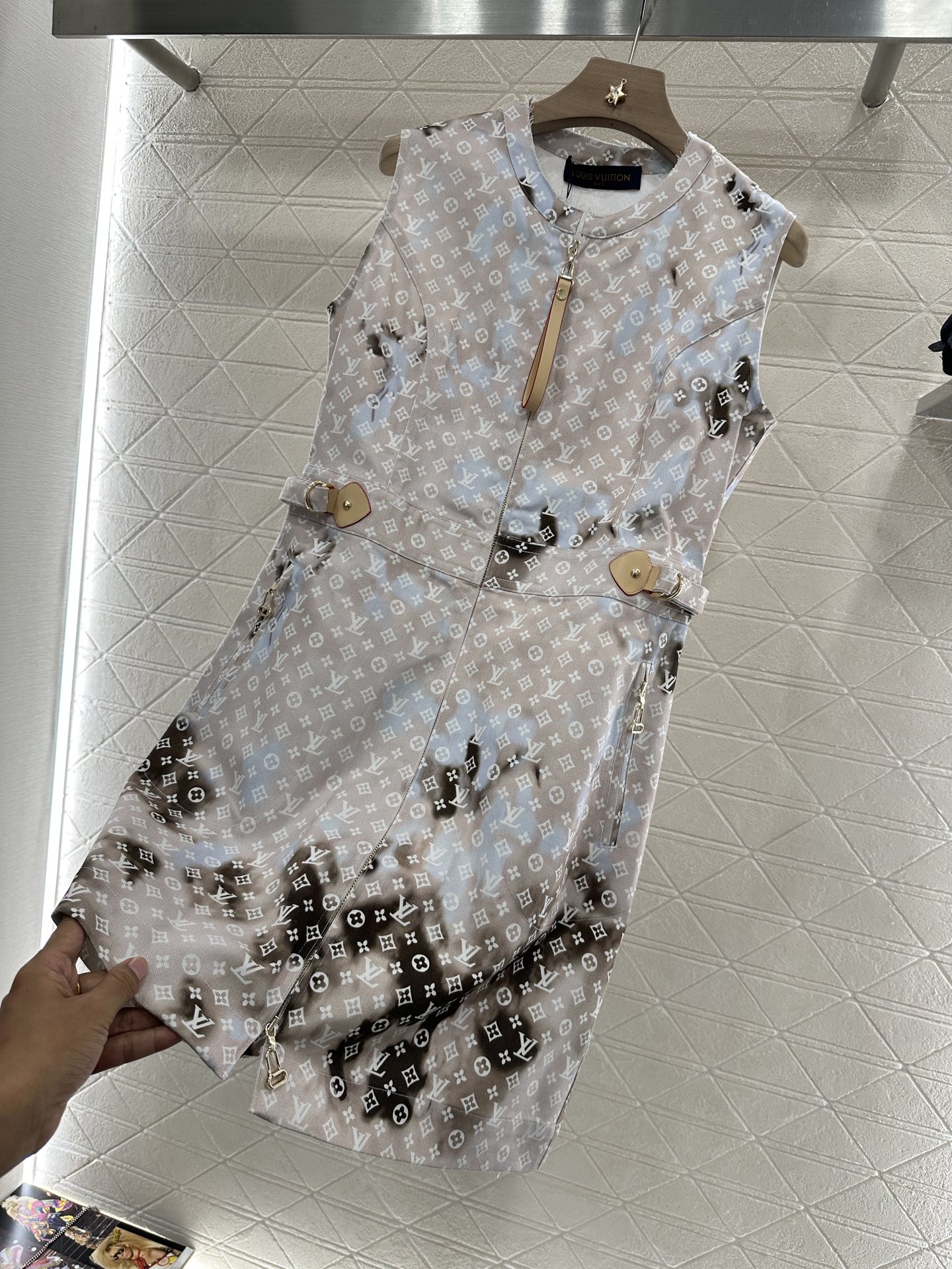 ♥Louis Vuitto*♥2025新品上架
       印花晕染背心裙
定制YB斜纹棉牛仔材质 质