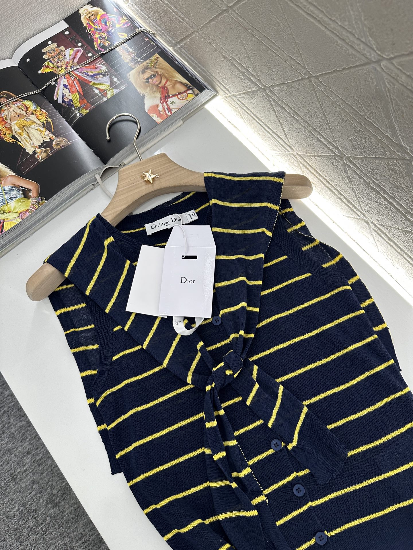 ♥Dio*♥2025新品上架
  披肩两件套针织上衣
定制YB亚麻纱线织造 细腻肌理 柔软舒适 披肩系带